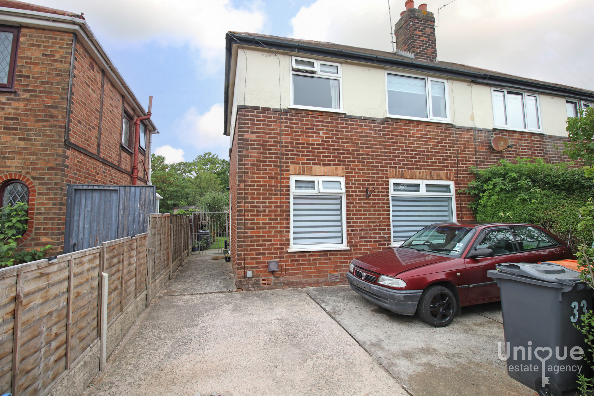 3 bedroom Semi-detached house For Sale