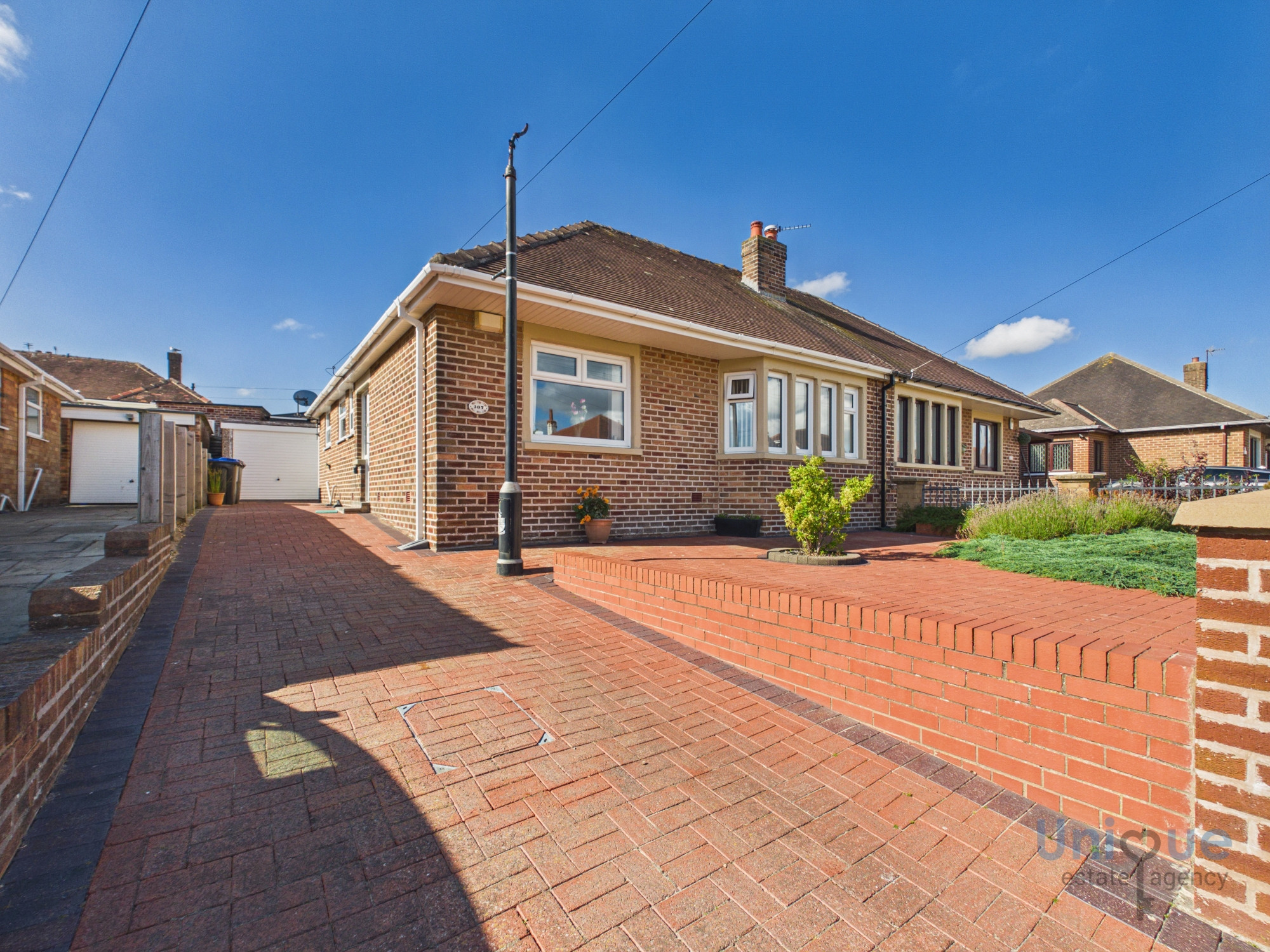 2 bedroom Link detached house For Sale