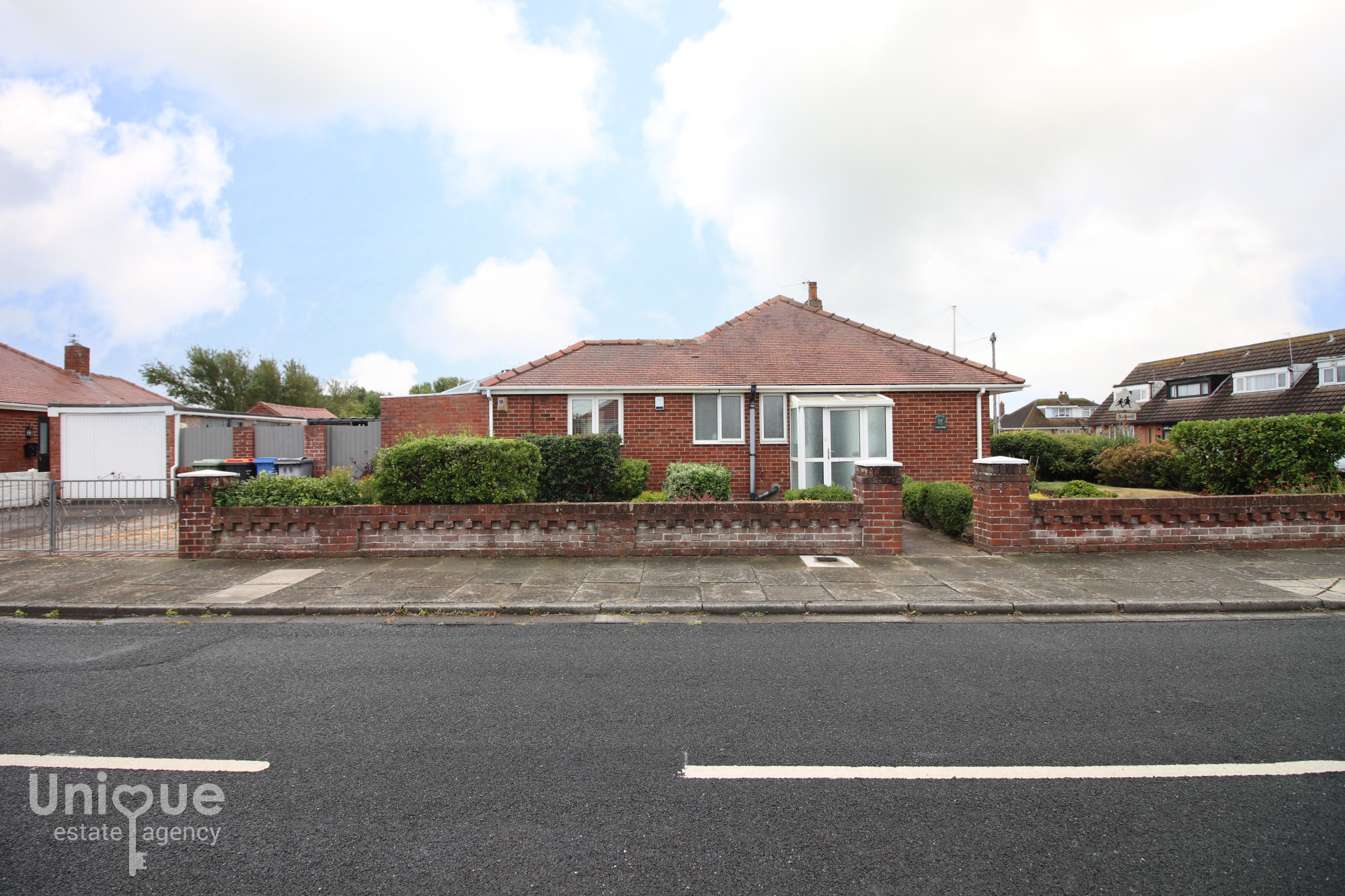 2 bedroom Detached house For Sale