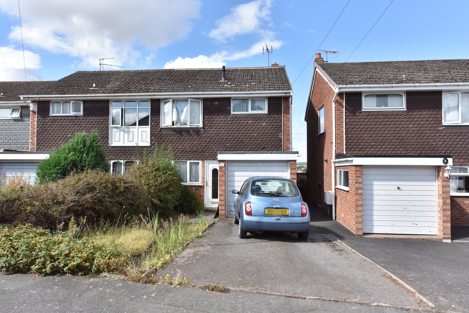 3 bedroom Semi-detached house Under Offer