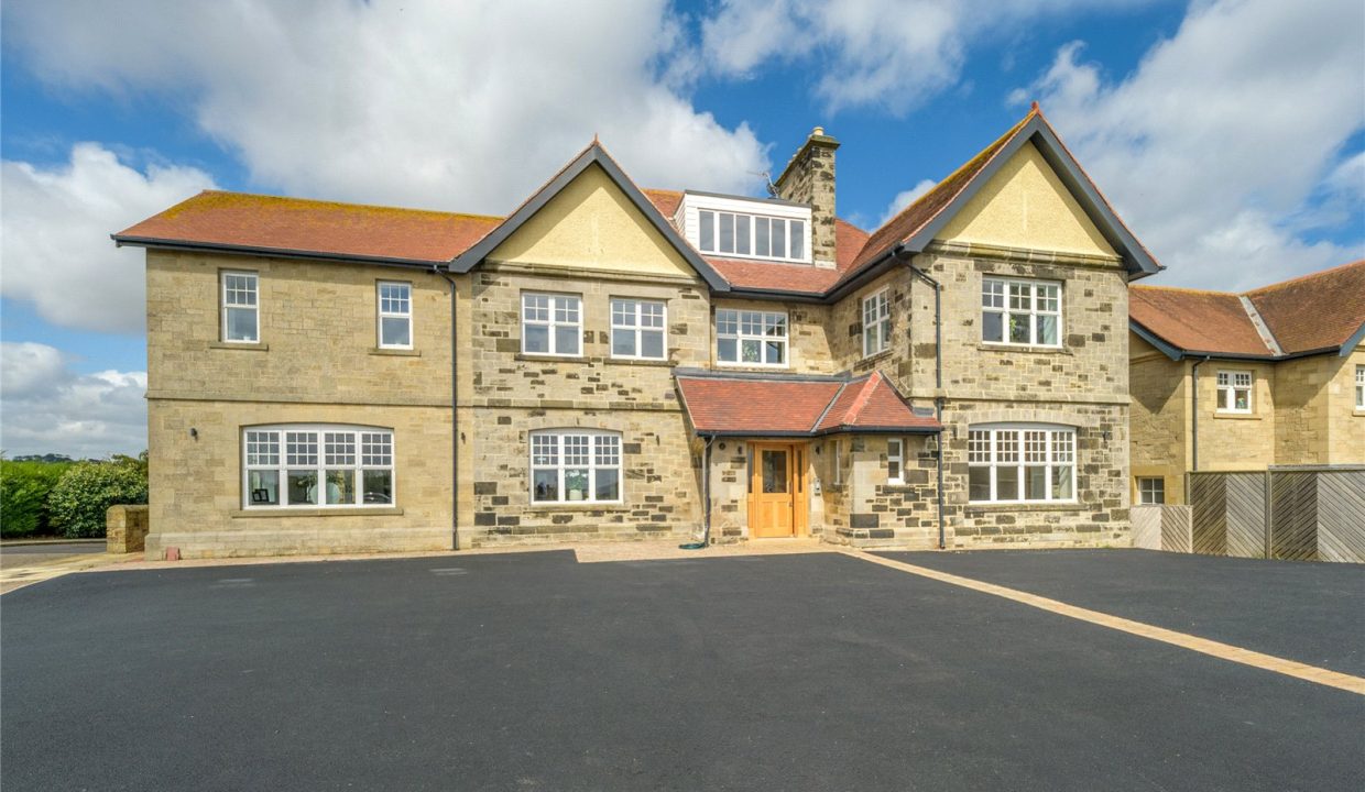 4 bedroom Apartment For Sale