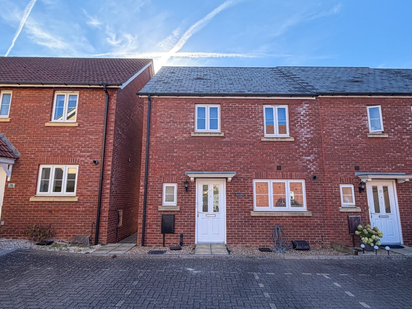 3 bedroom Semi-detached house Let