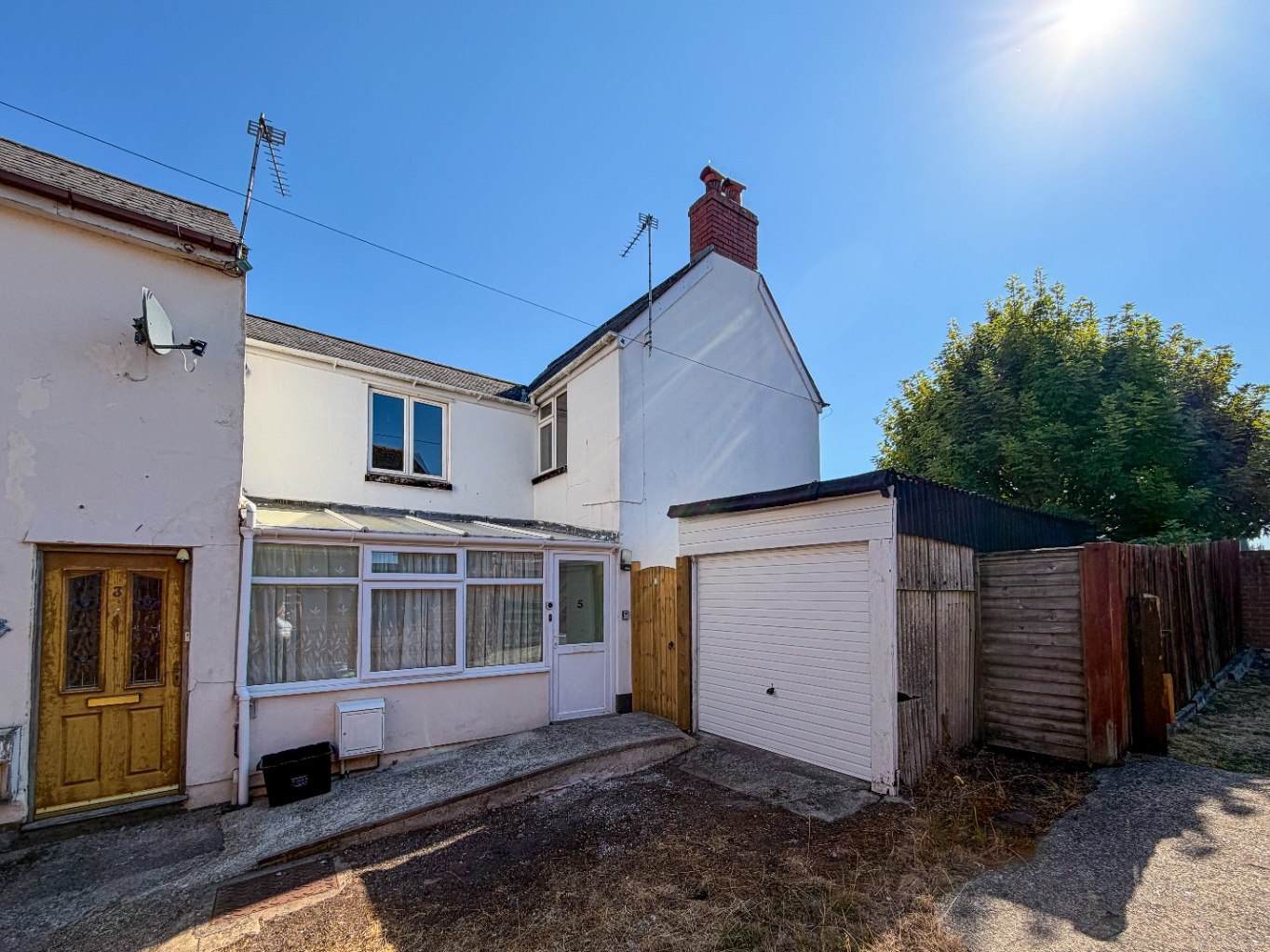 2 bedroom Semi-detached house To Let