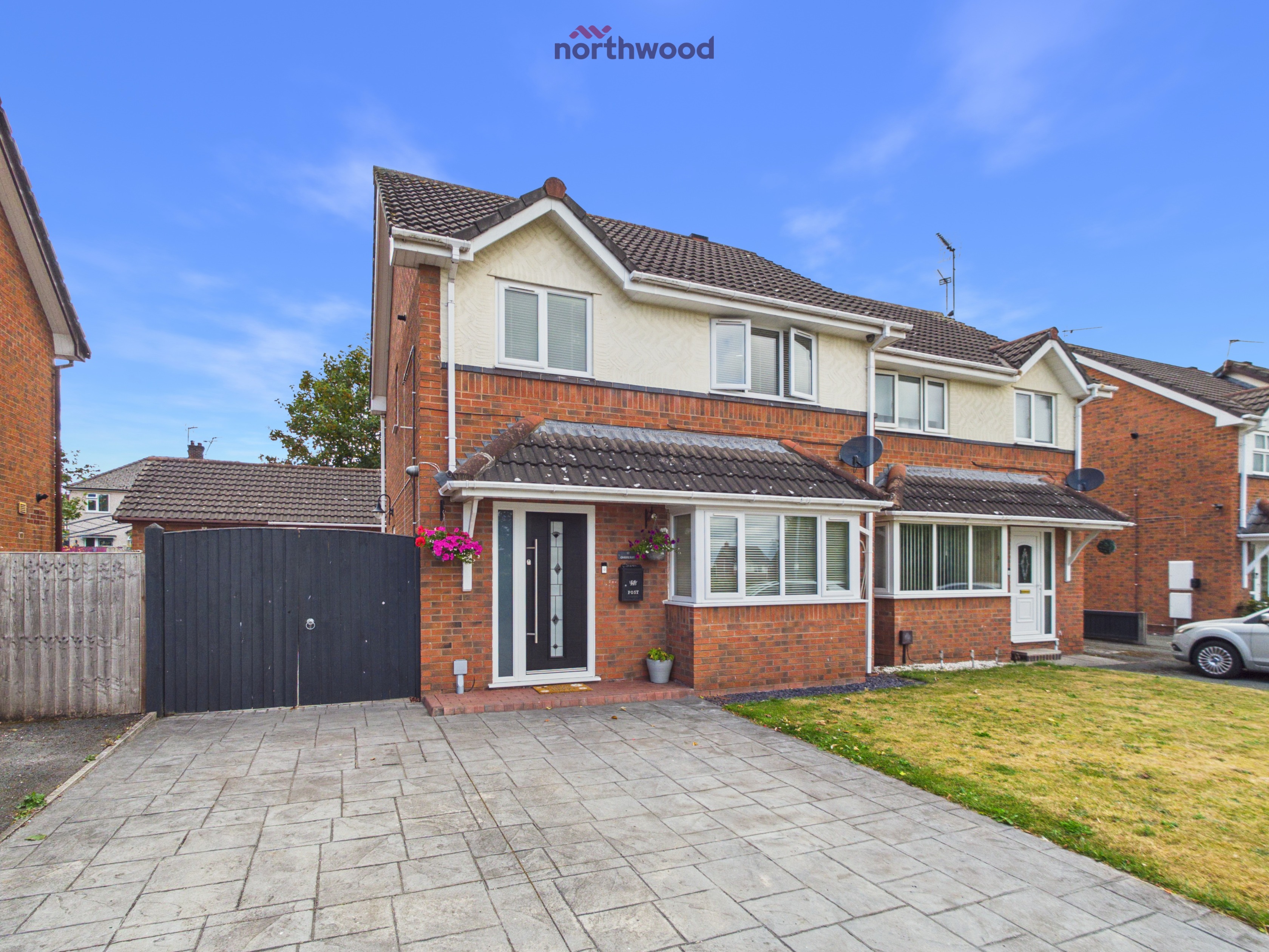3 bedroom Semi-detached house For Sale