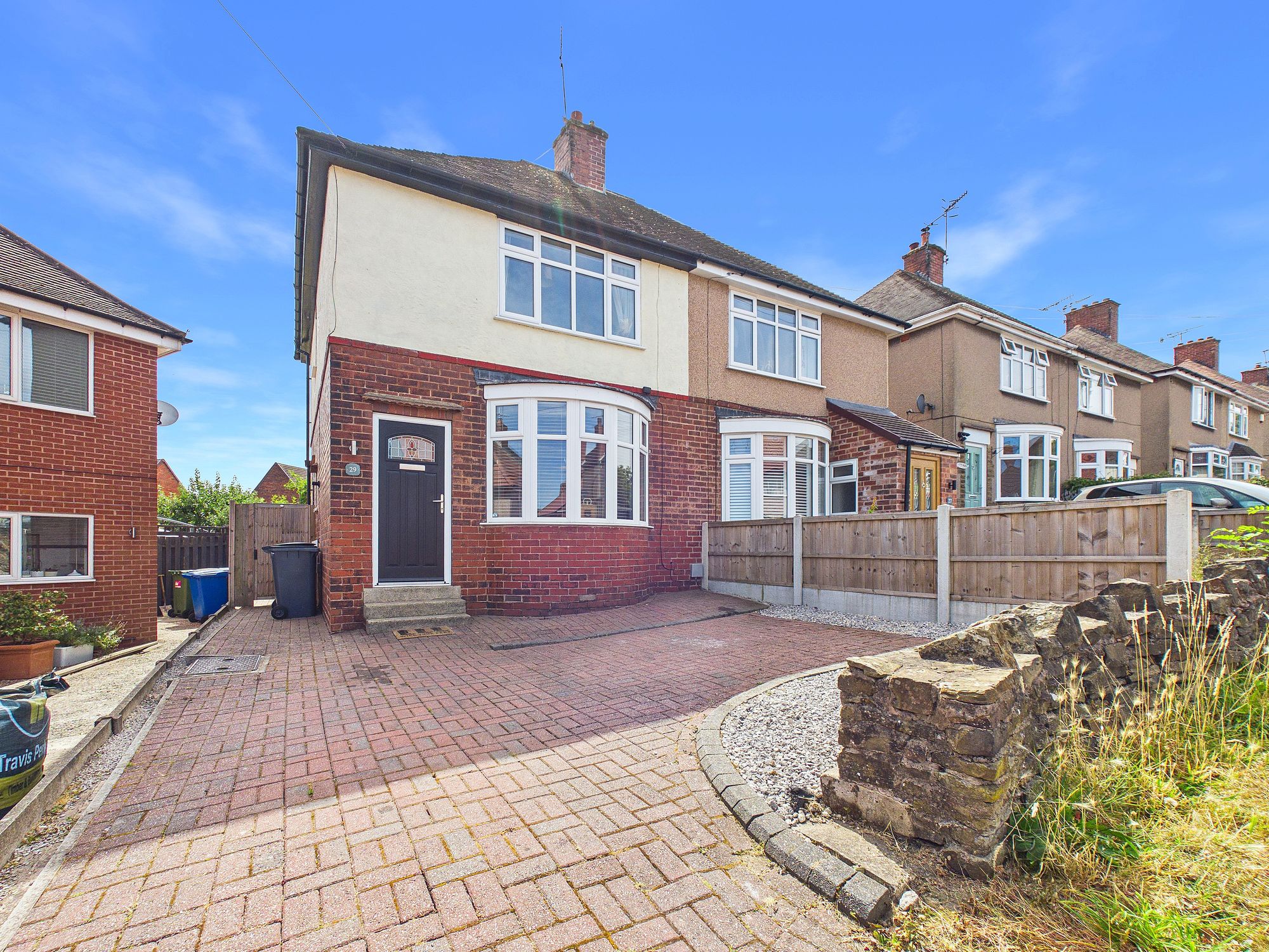 2 bedroom Semi-detached house Under Offer