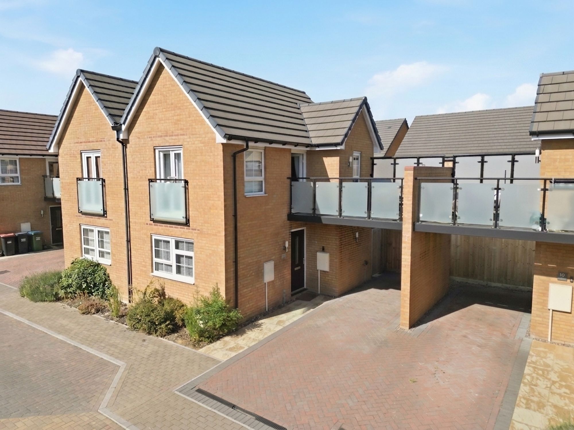 1 bedroom Semi-detached house For Sale