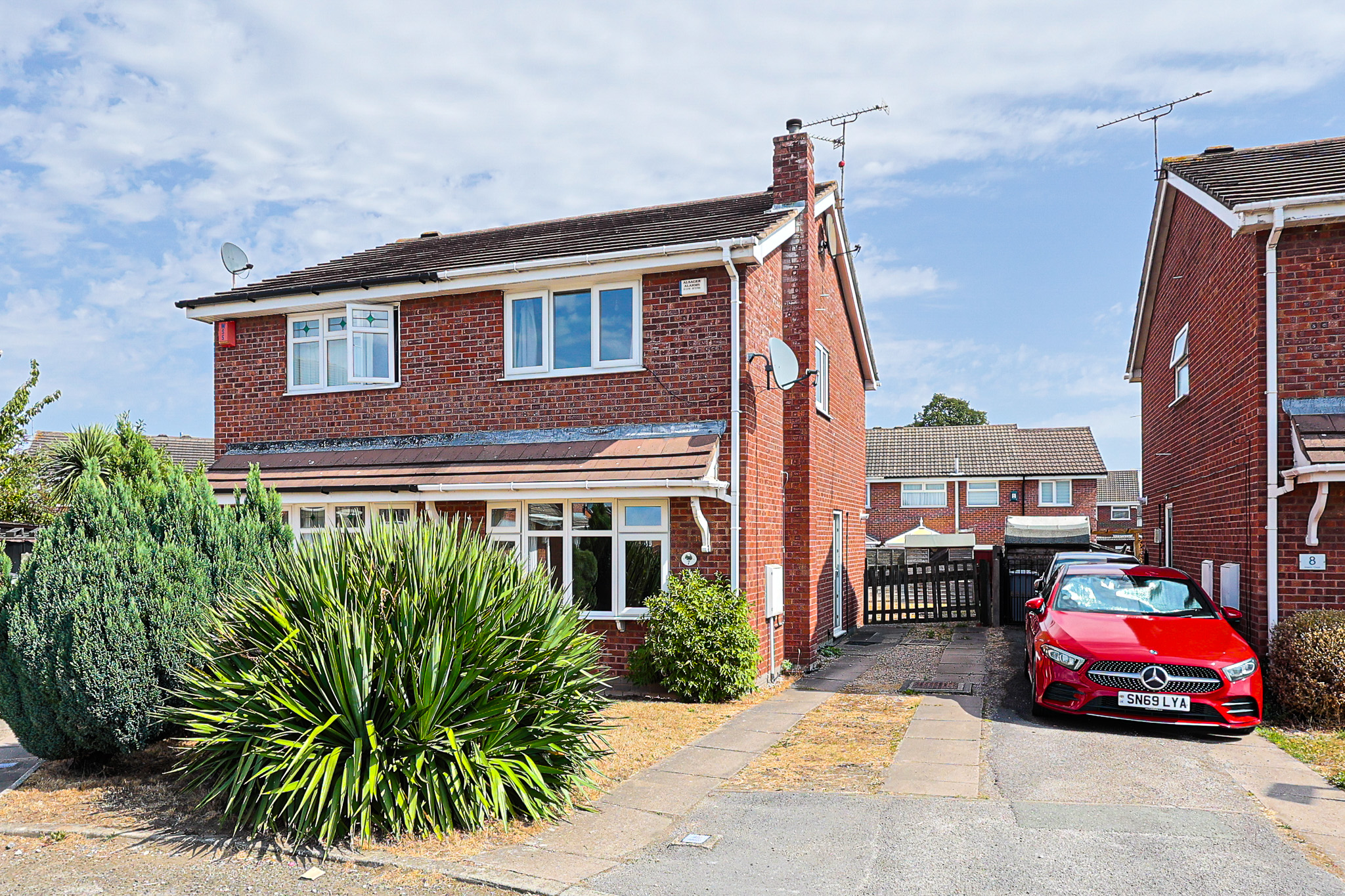 2 bedroom Semi-detached house To Let