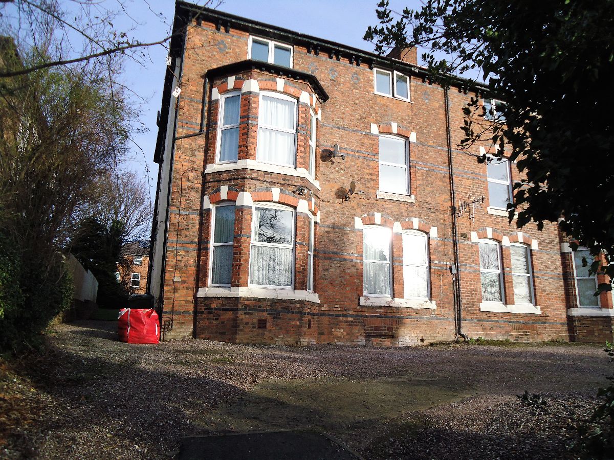 2 bedroom Flat To Let