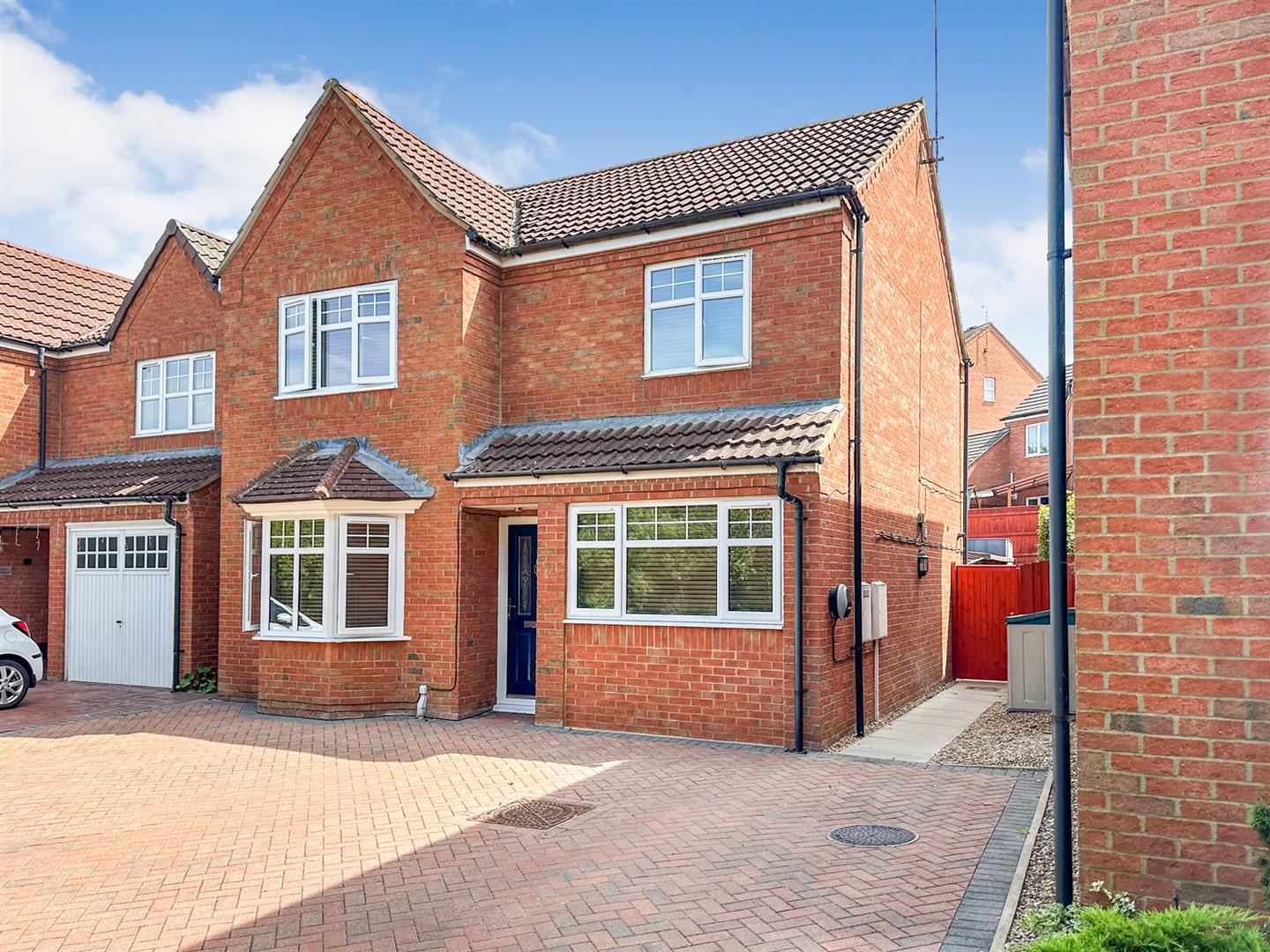 3 bedroom Detached house For Sale