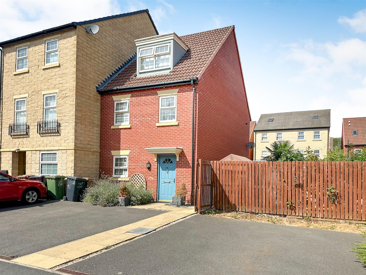 3 bedroom Town house For Sale