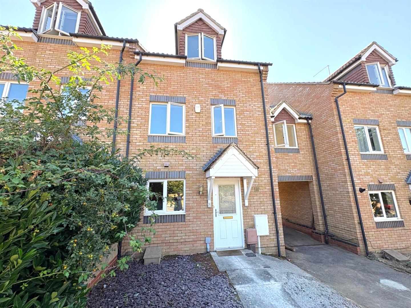 4 bedroom House (unspecified) To Let