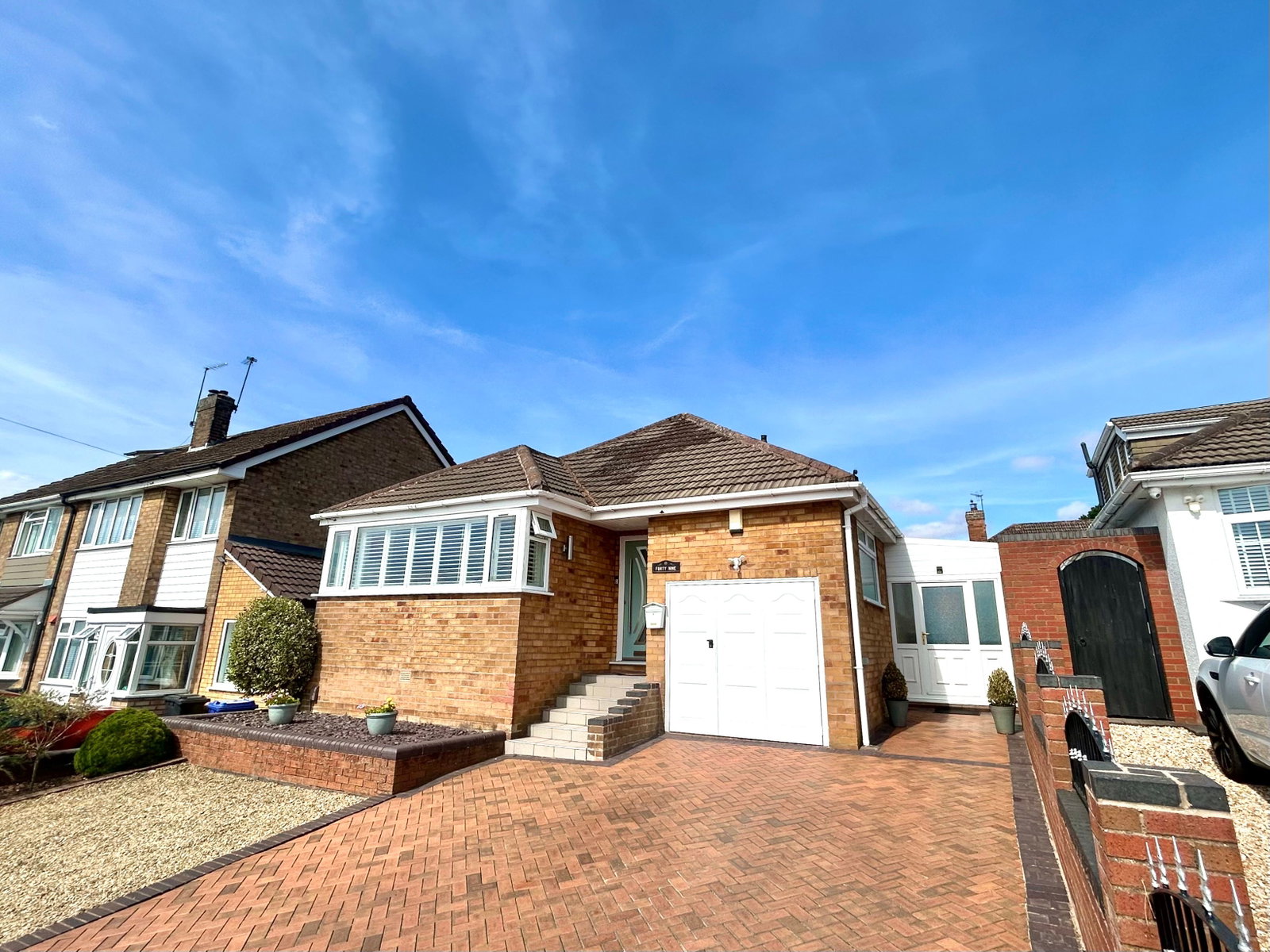 3 bedroom Detached bungalow For Sale