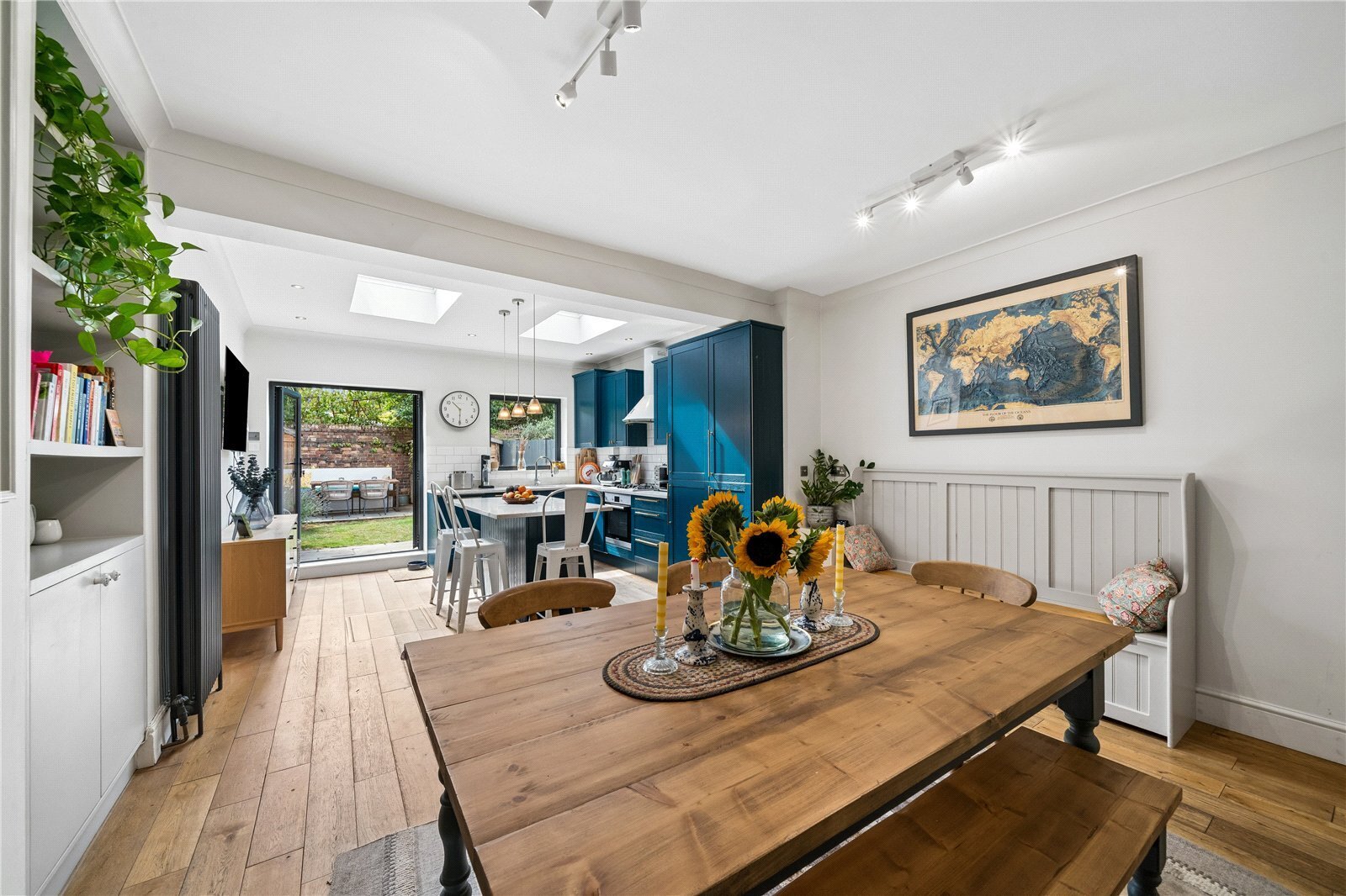 3 bedroom Flat For Sale