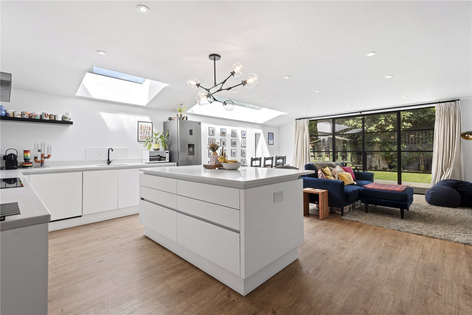 3 bedroom Flat For Sale