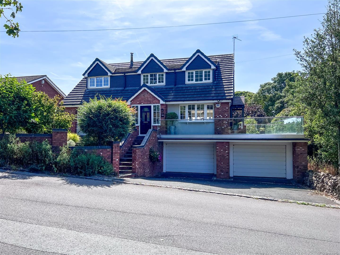 3 bedroom Link detached house For Sale