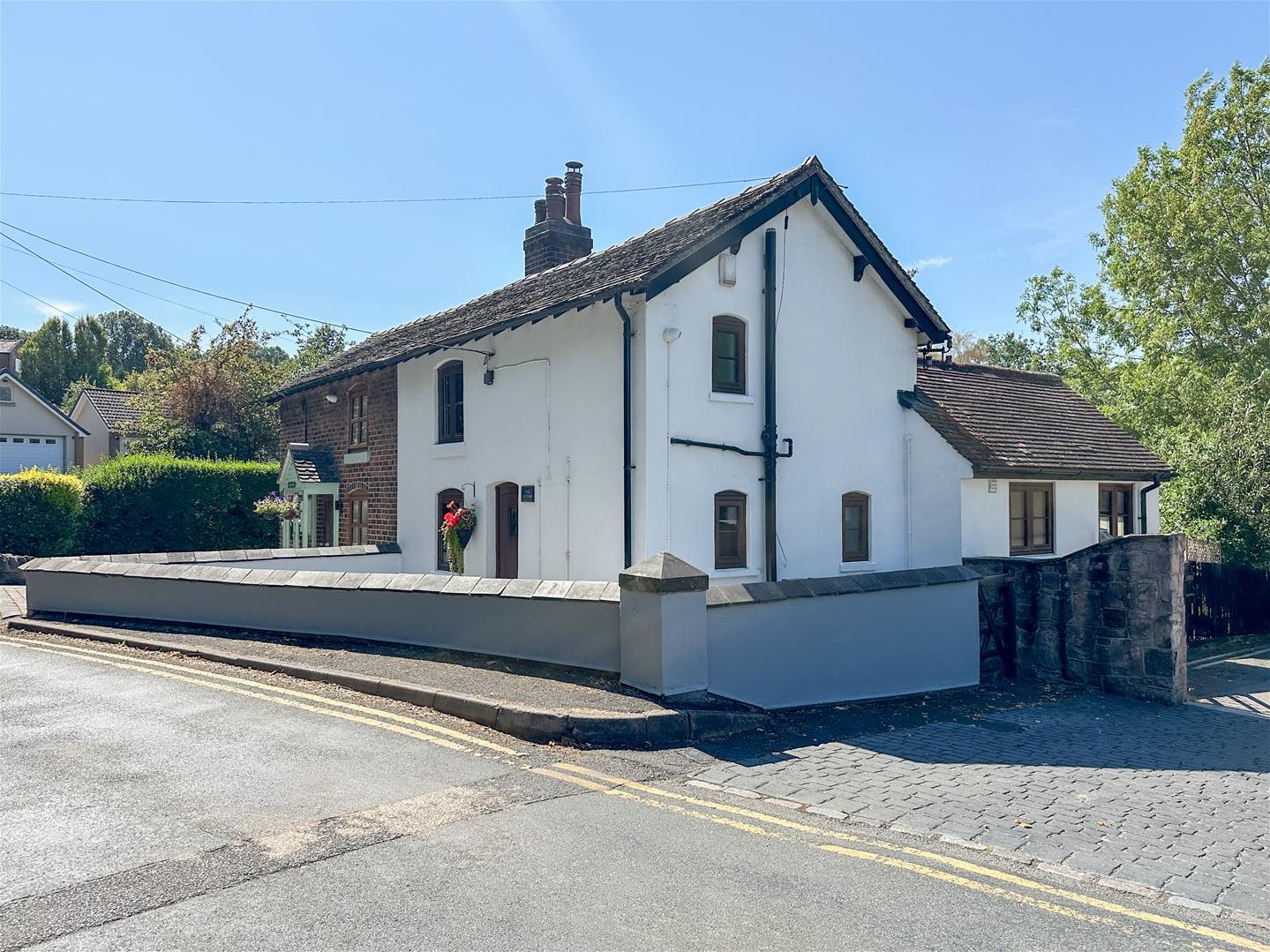 2 bedroom Cottage For Sale
