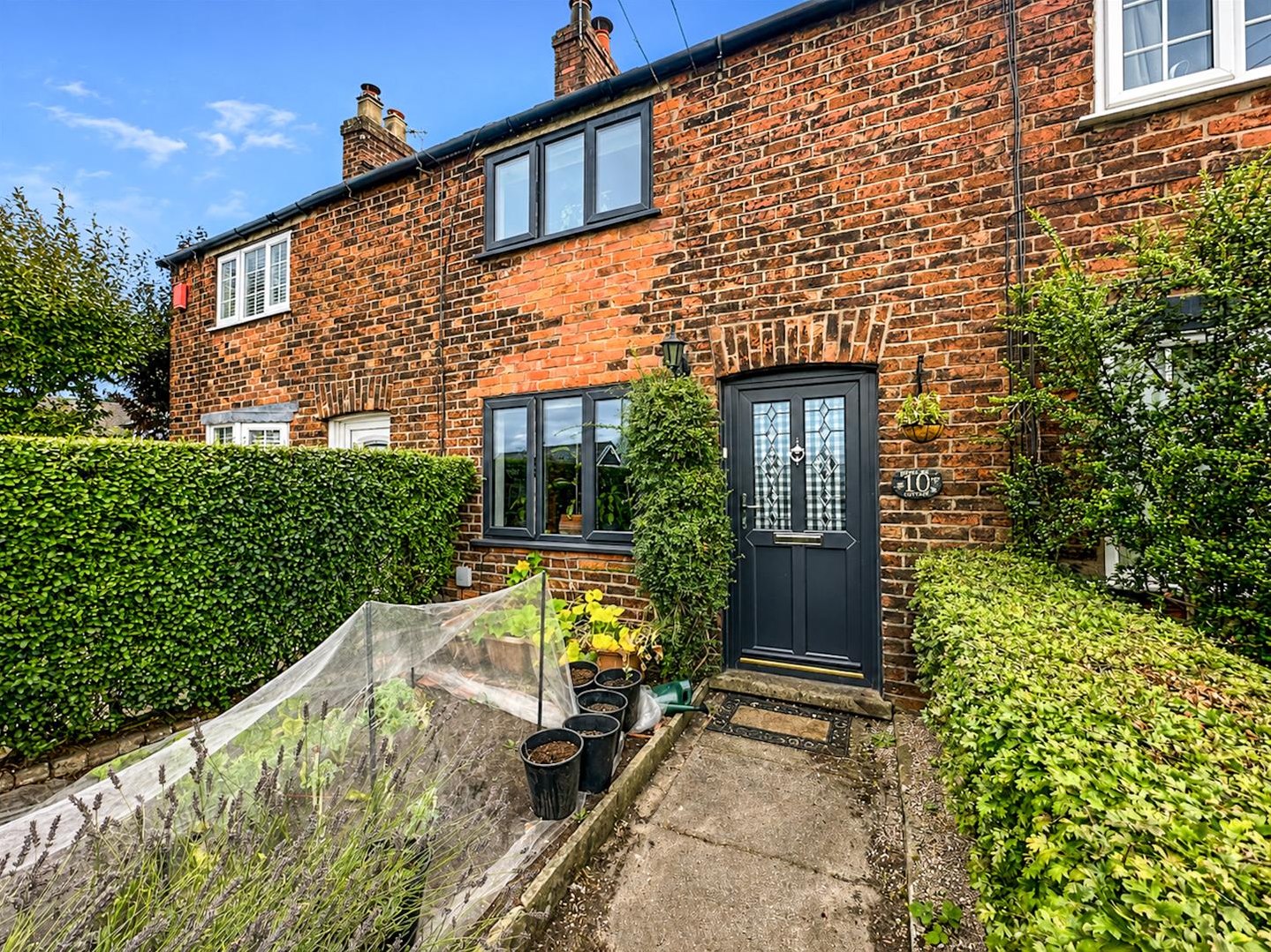 1 bedroom Cottage For Sale