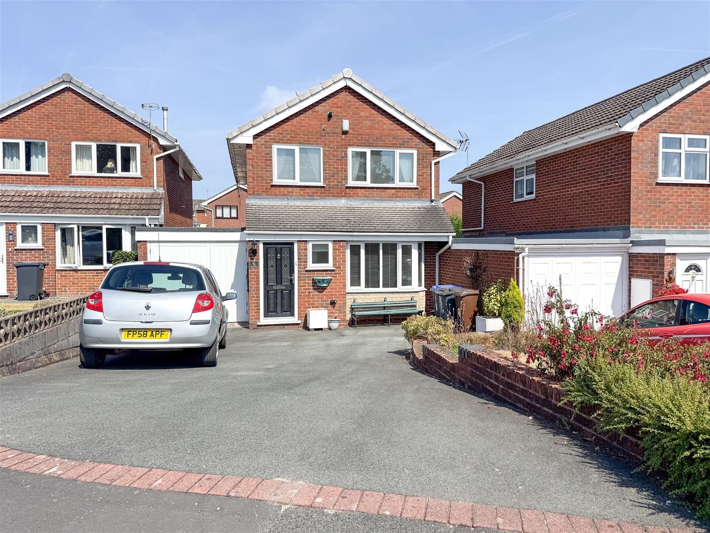 3 bedroom Link detached house For Sale