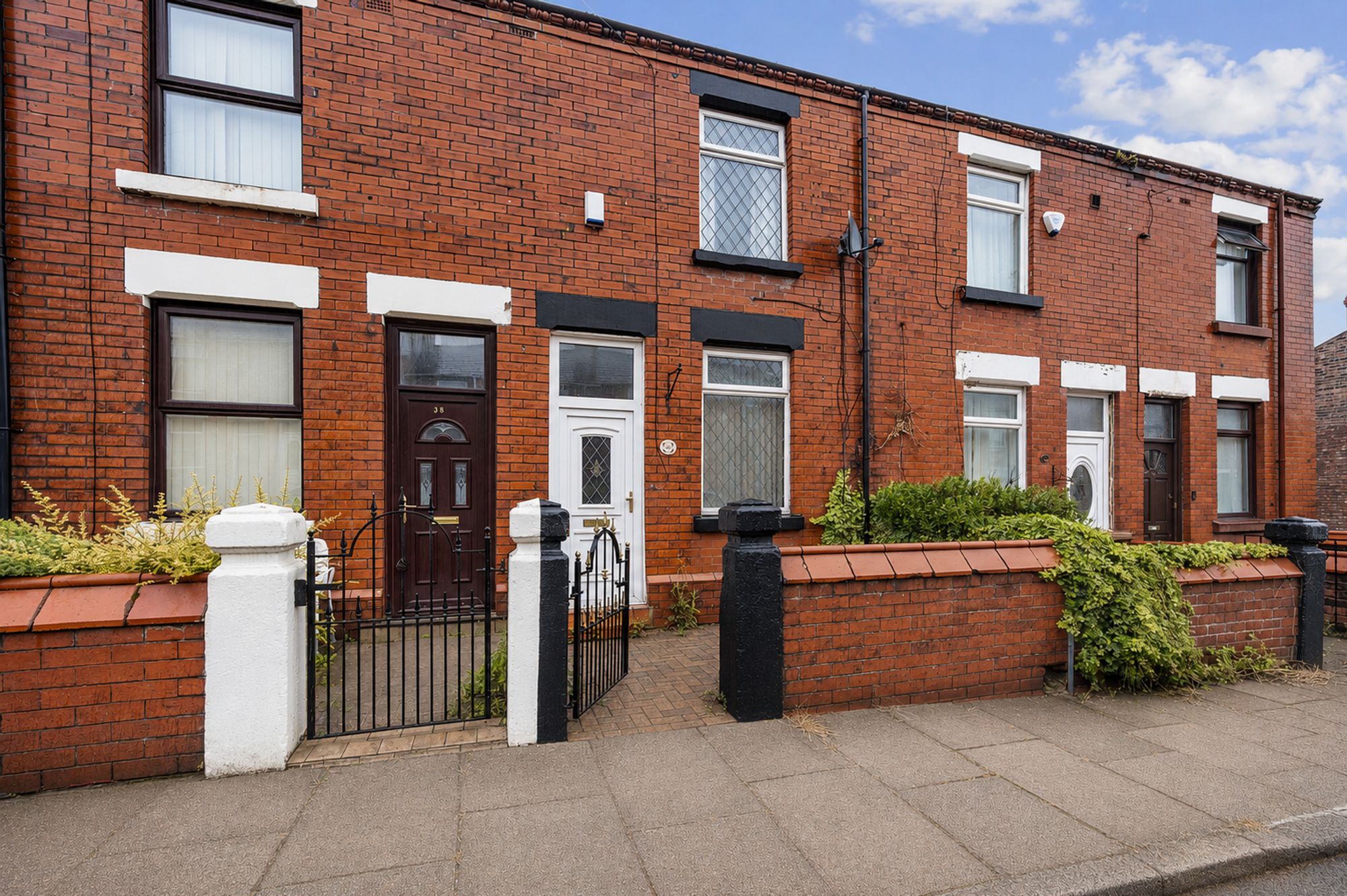 2 bedroom Terraced House Under Offer