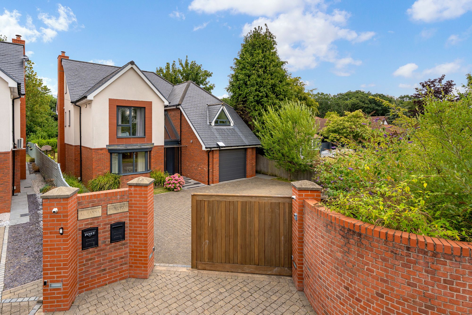 7 bedroom Detached house Under Offer