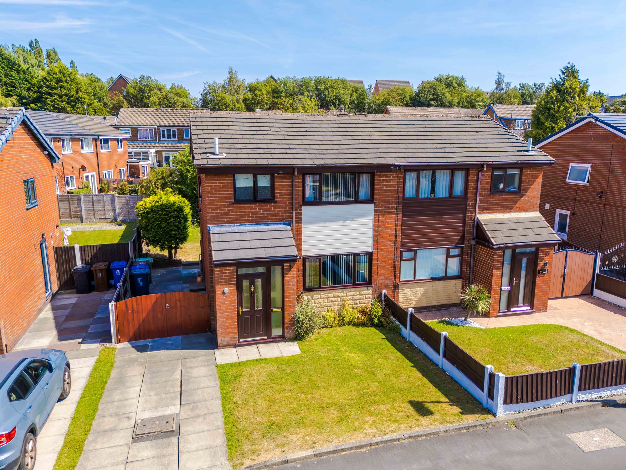 3 bedroom Semi-detached house For Sale