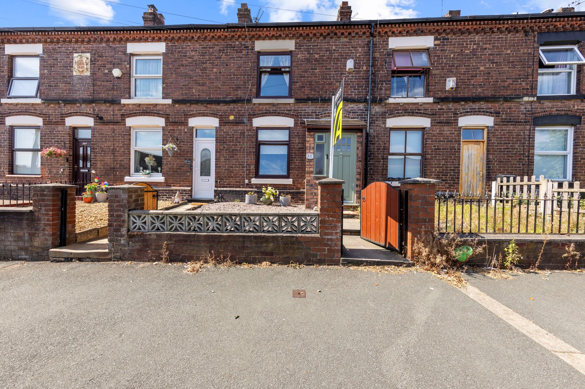 2 bedroom Terraced House Under Offer