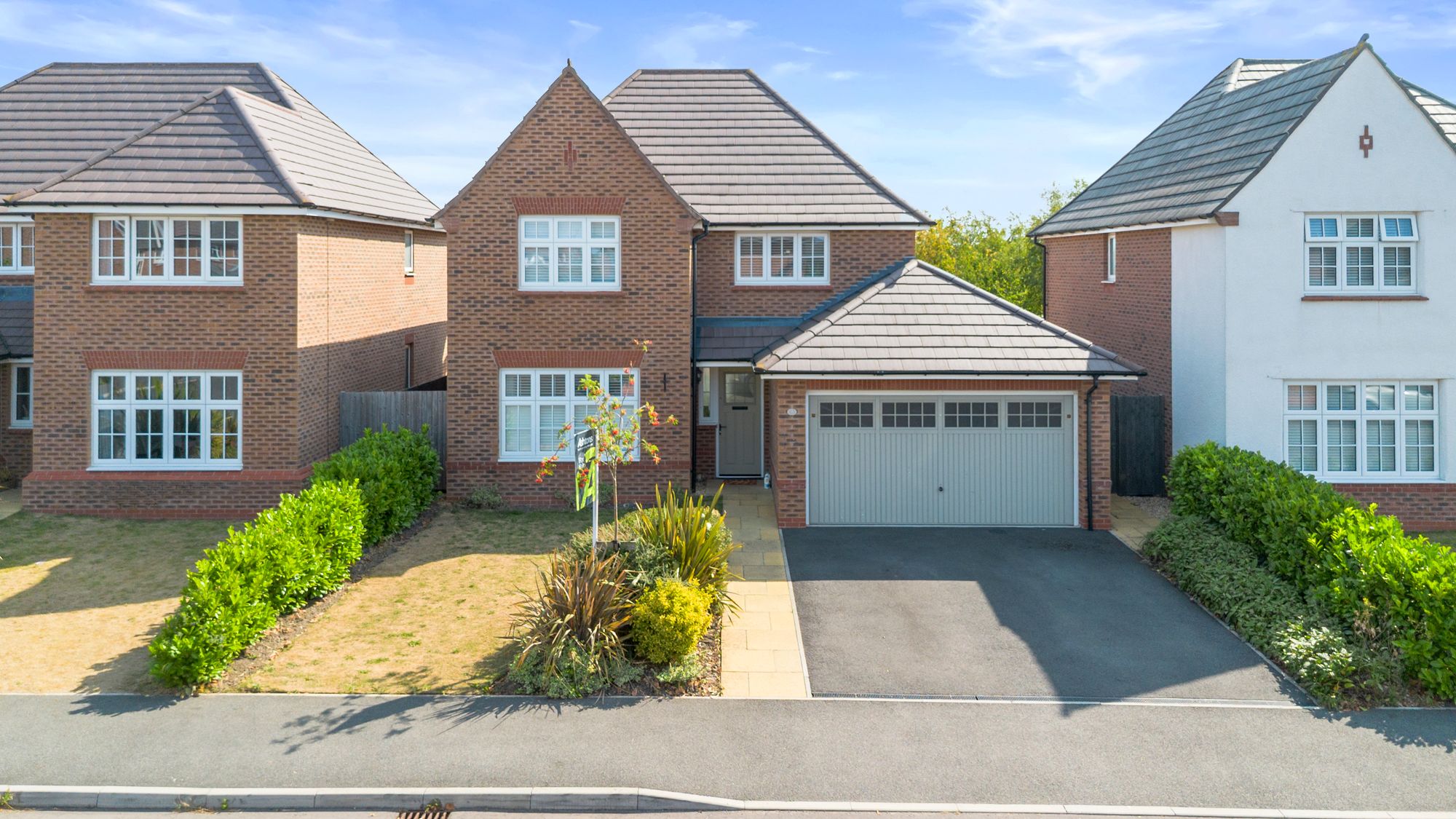 4 bedroom Detached house Under Offer