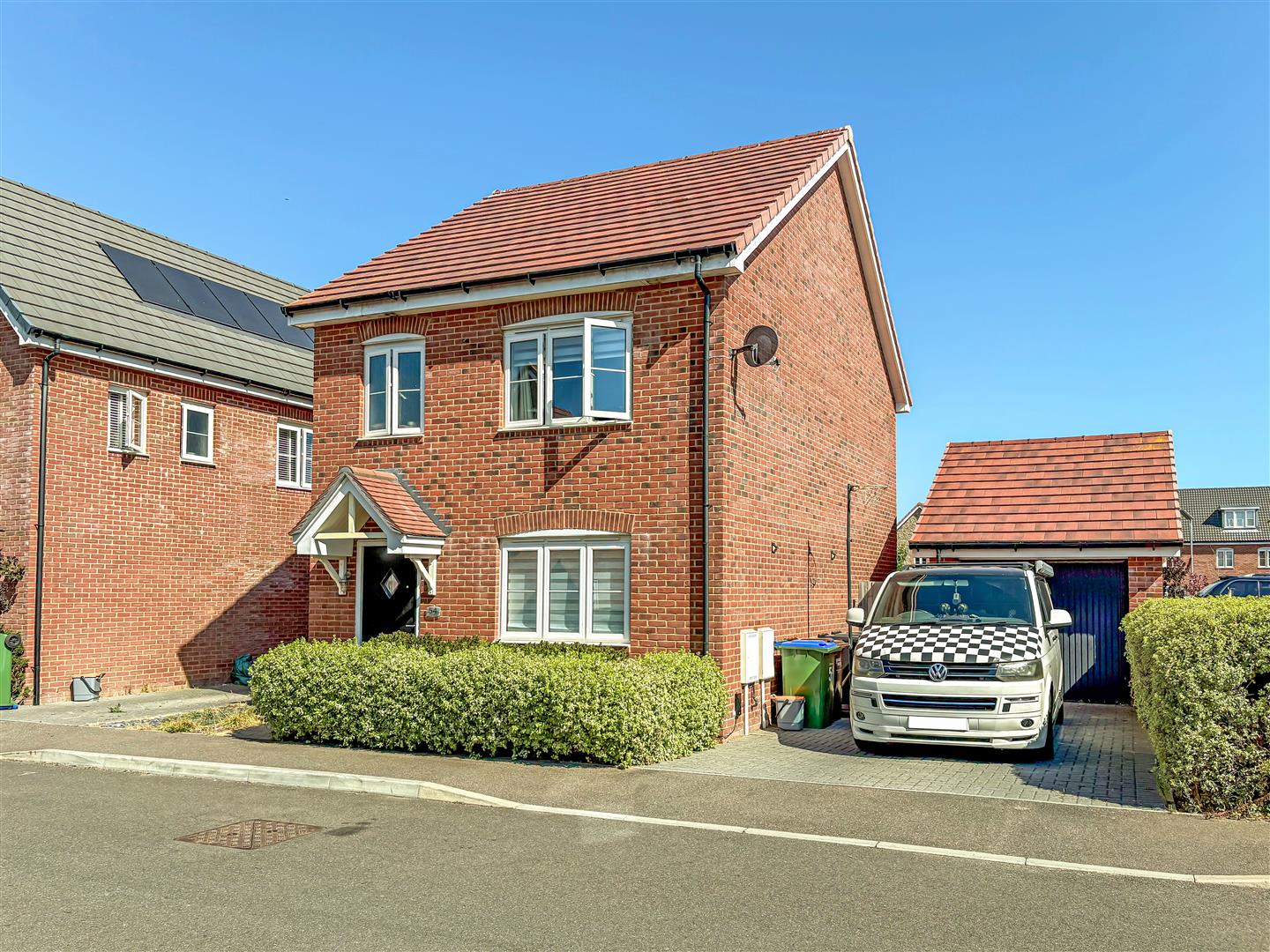 3 bedroom Detached house For Sale