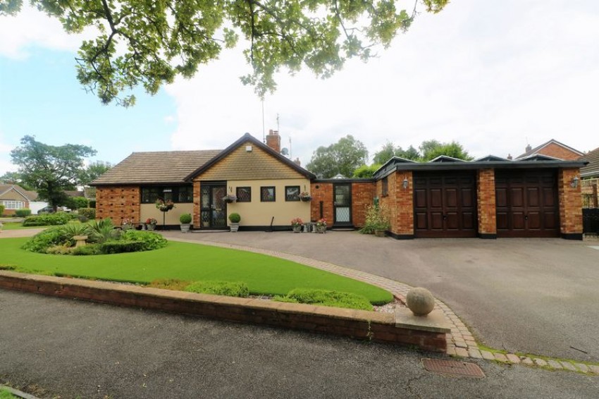 2 bedroom Detached bungalow For Sale