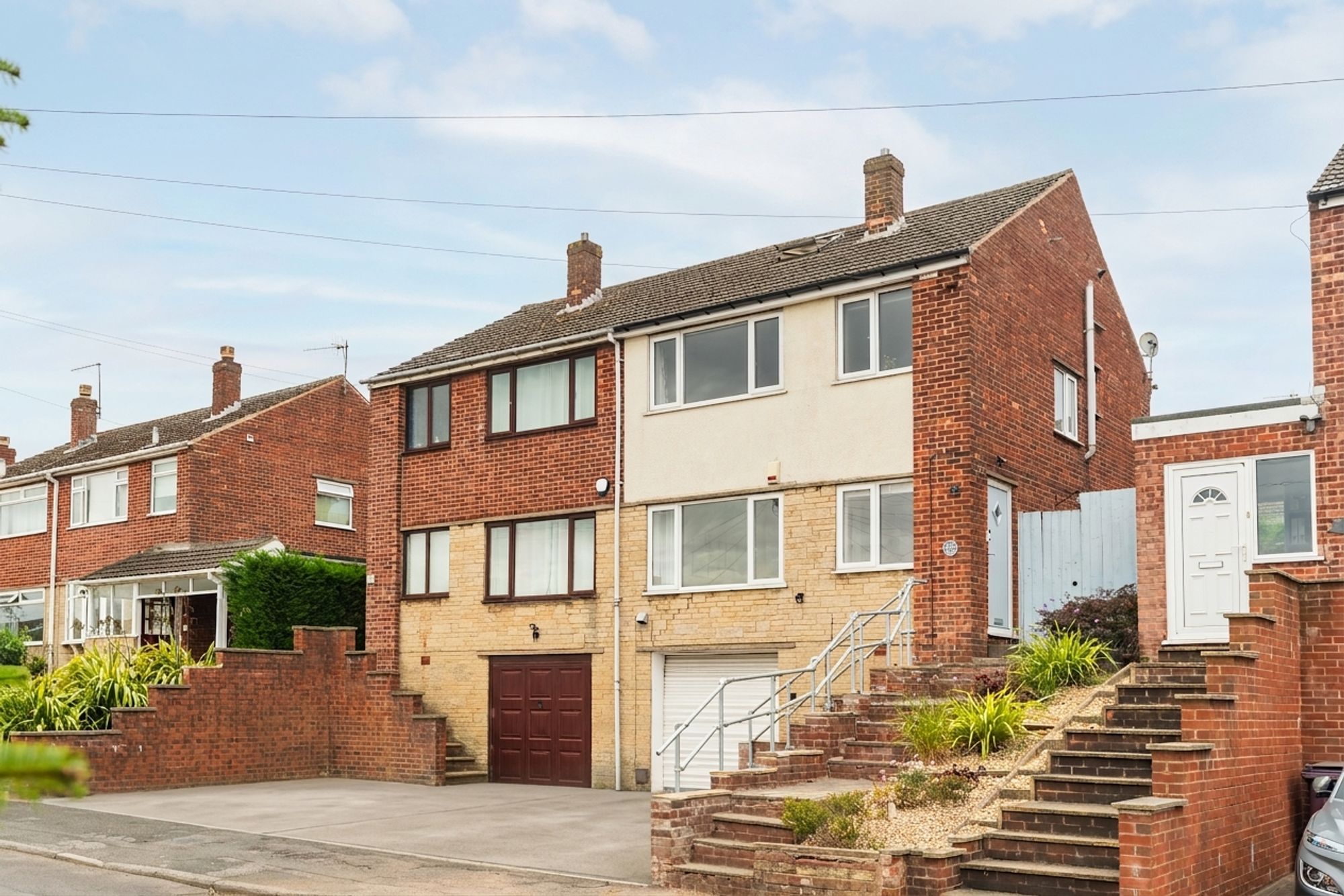 3 bedroom Semi-detached house Under Offer