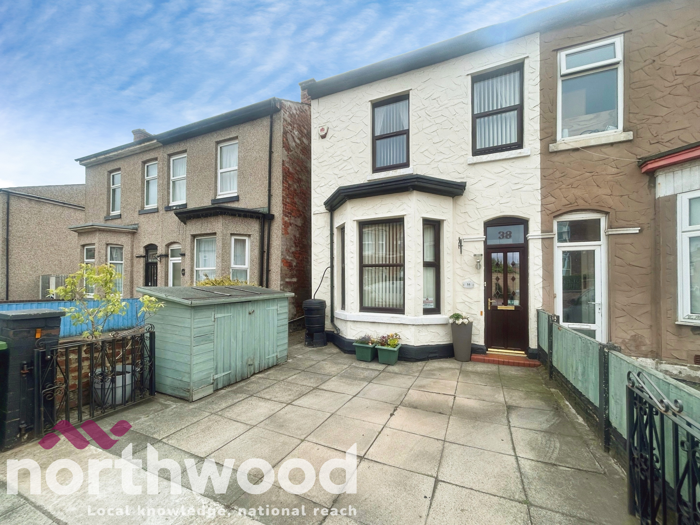 3 bedroom Semi-detached house Under Offer