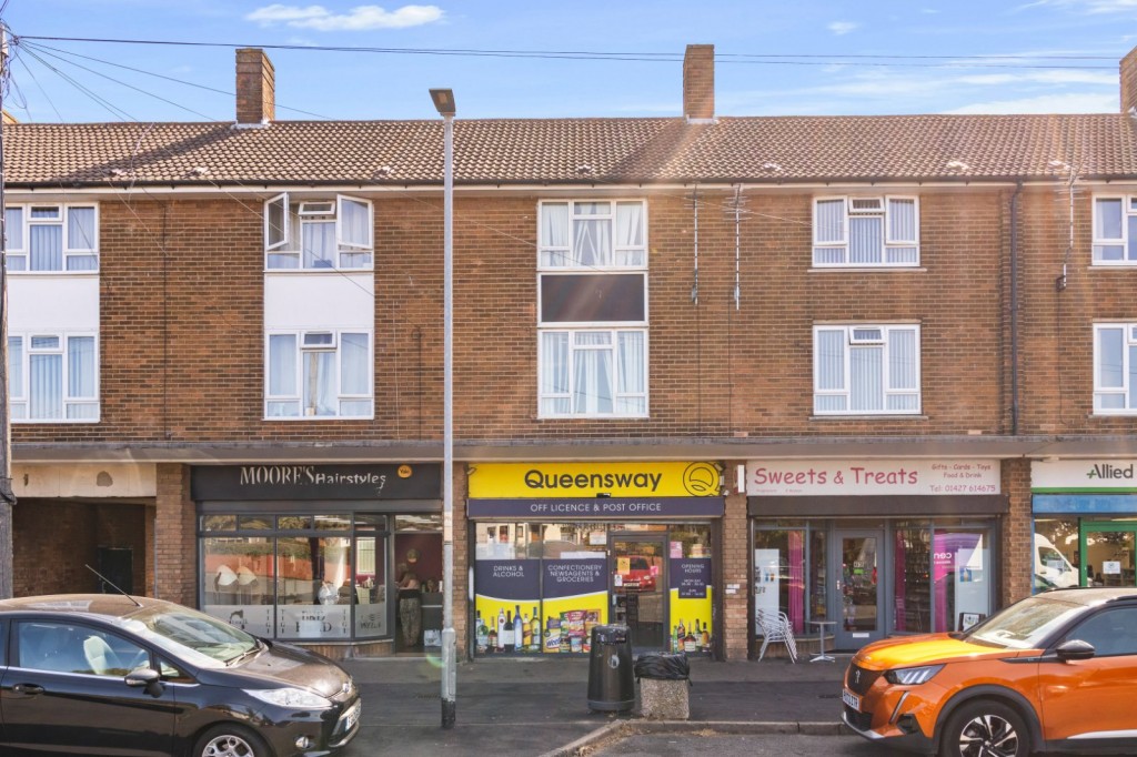 2 bedroom Flat For Sale