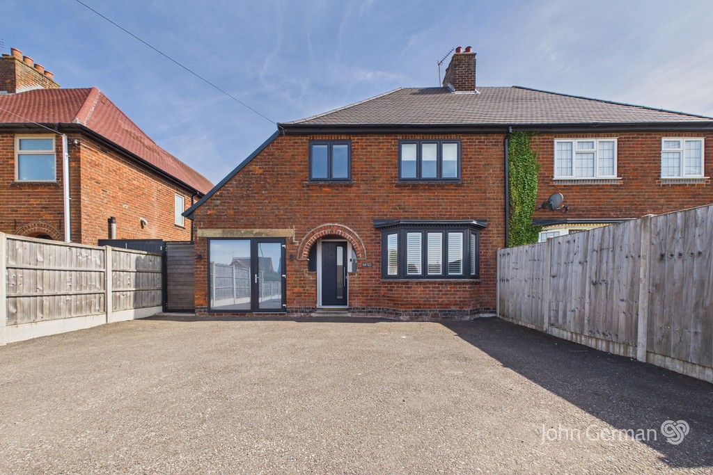 3 bedroom Semi-detached house For Sale