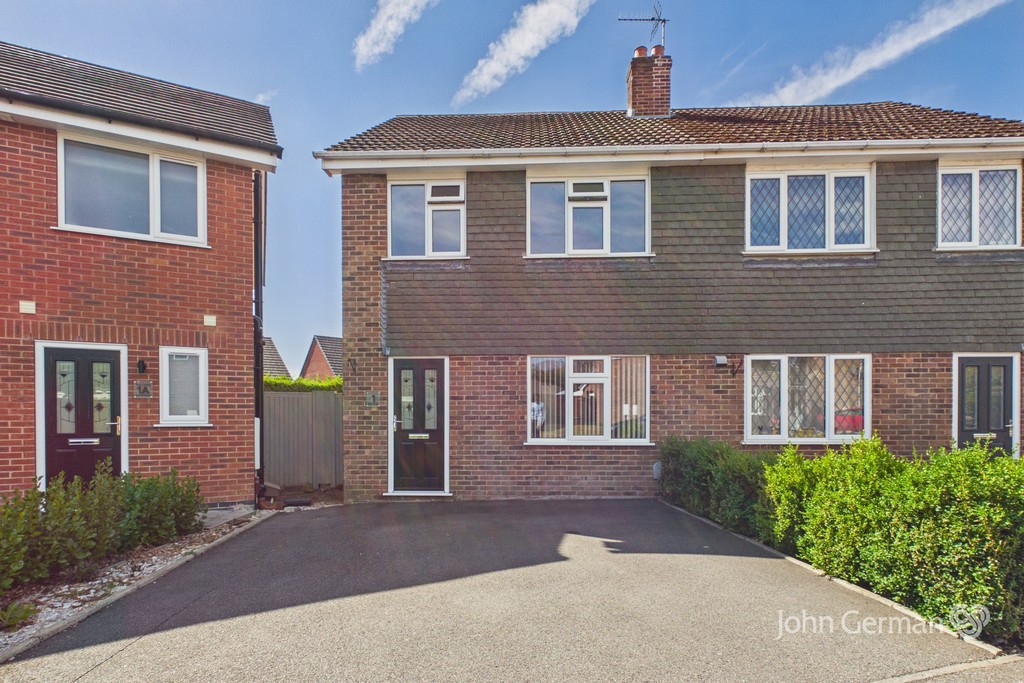 3 bedroom Semi-detached house For Sale