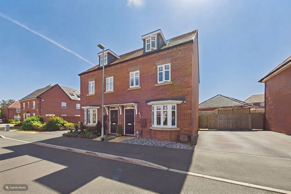 3 bedroom Semi-detached house For Sale