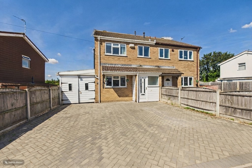 3 bedroom Semi-detached house For Sale