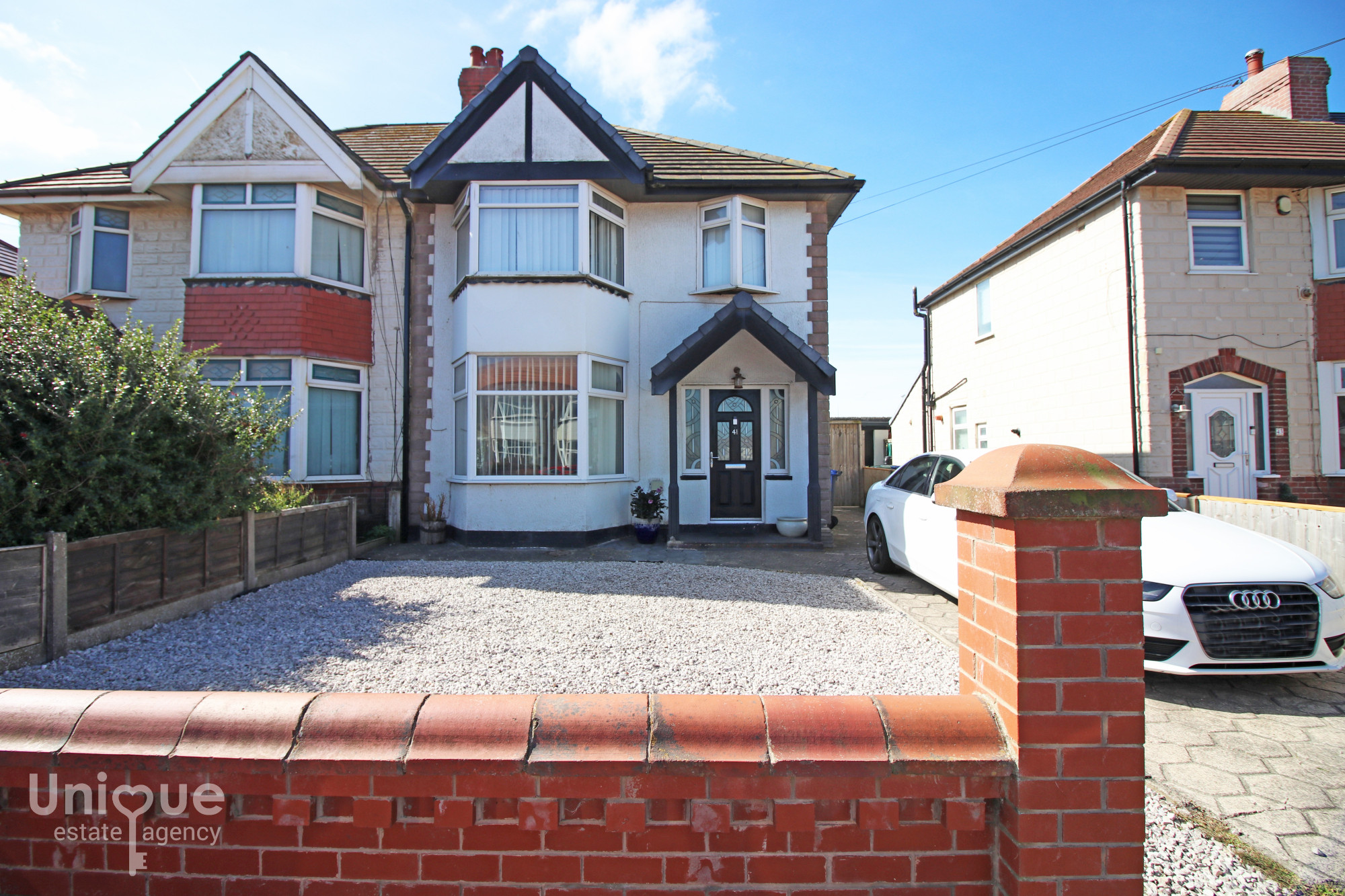 3 bedroom Semi-detached house For Sale