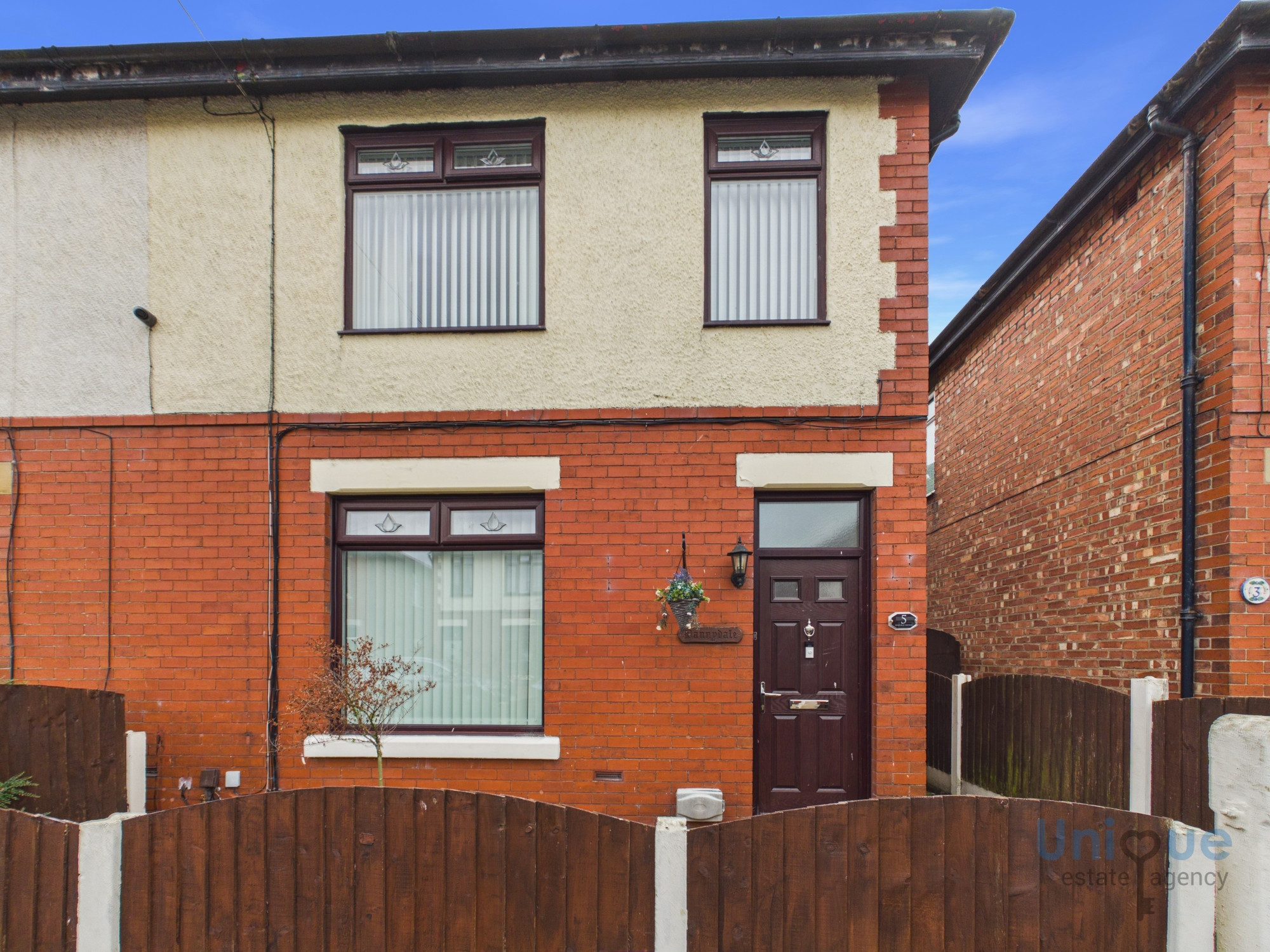 4 bedroom Semi-detached house For Sale