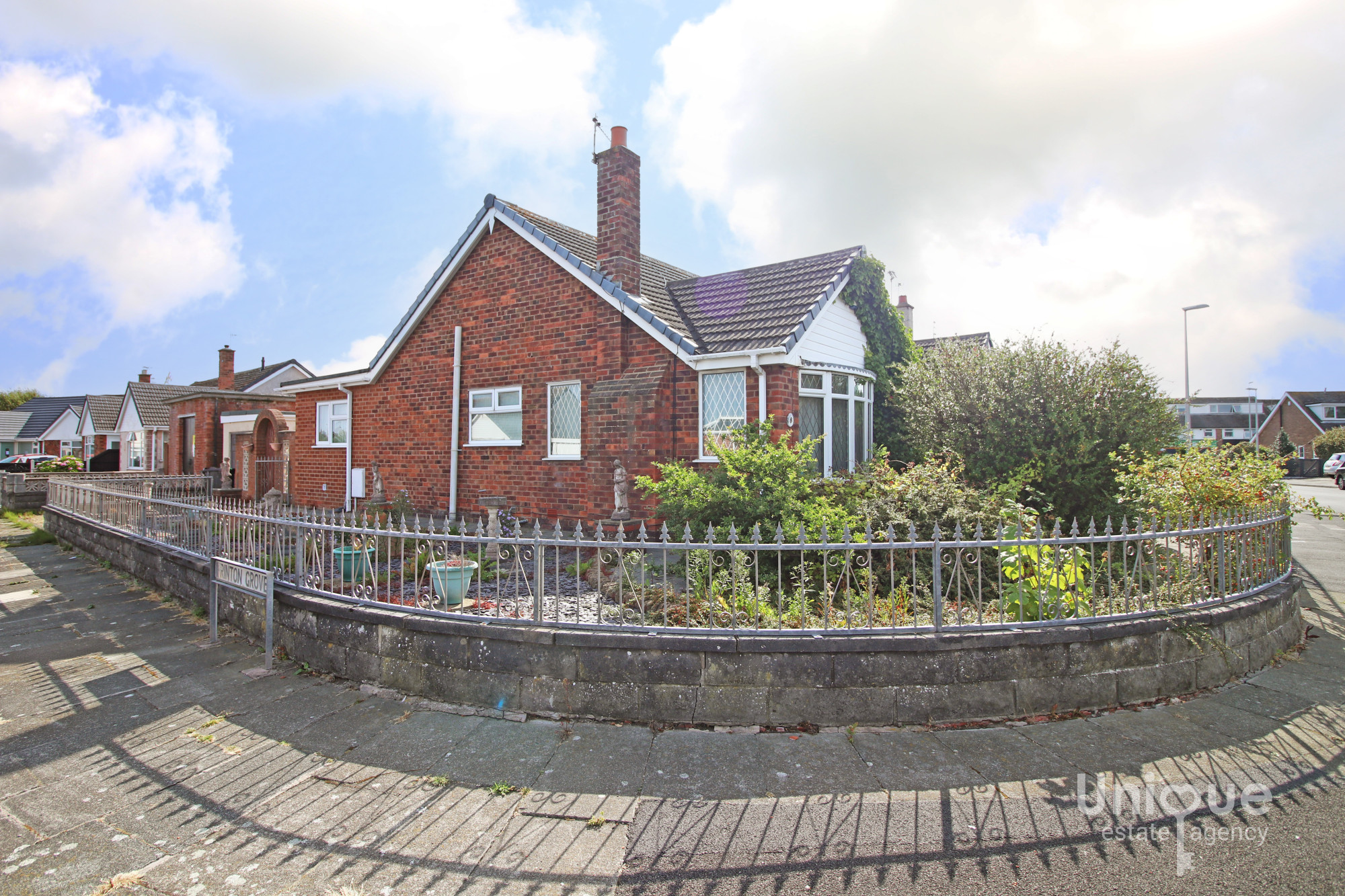 2 bedroom Link detached house For Sale