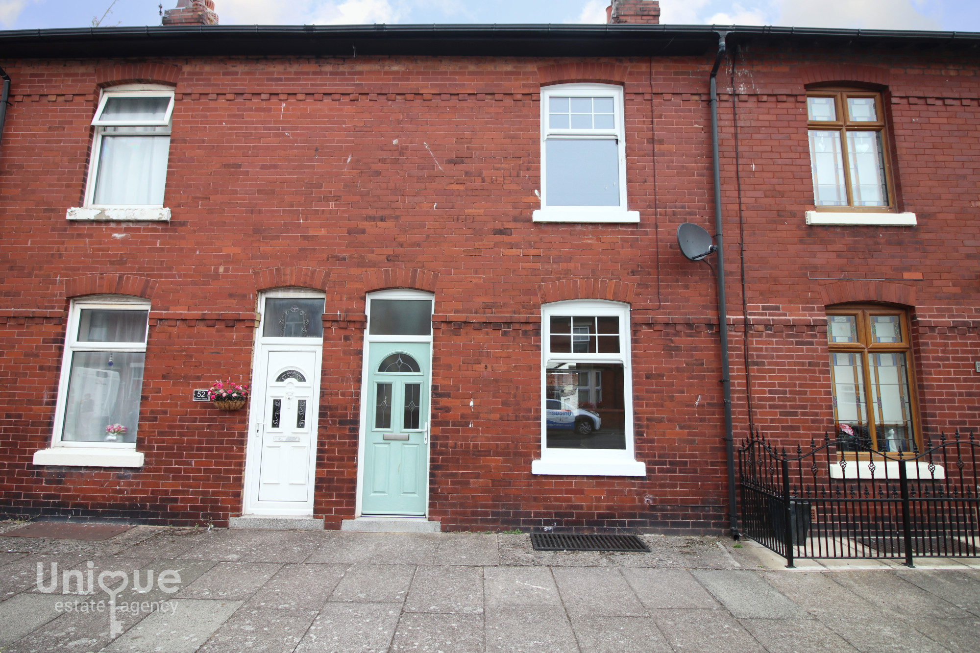 2 bedroom Terraced House Under Offer