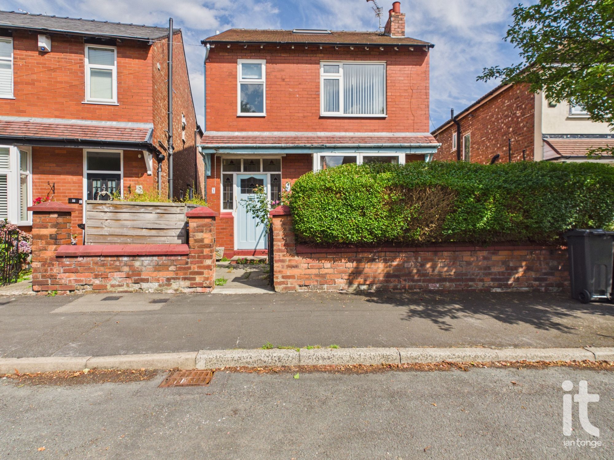 3 bedroom Detached house For Sale