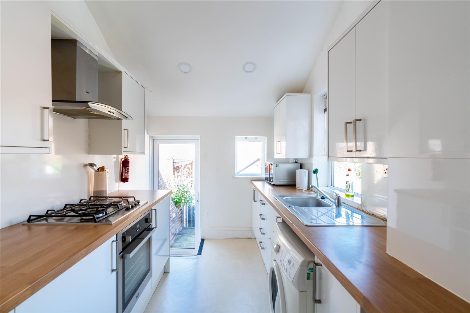 5 bedroom Maisonette To Let