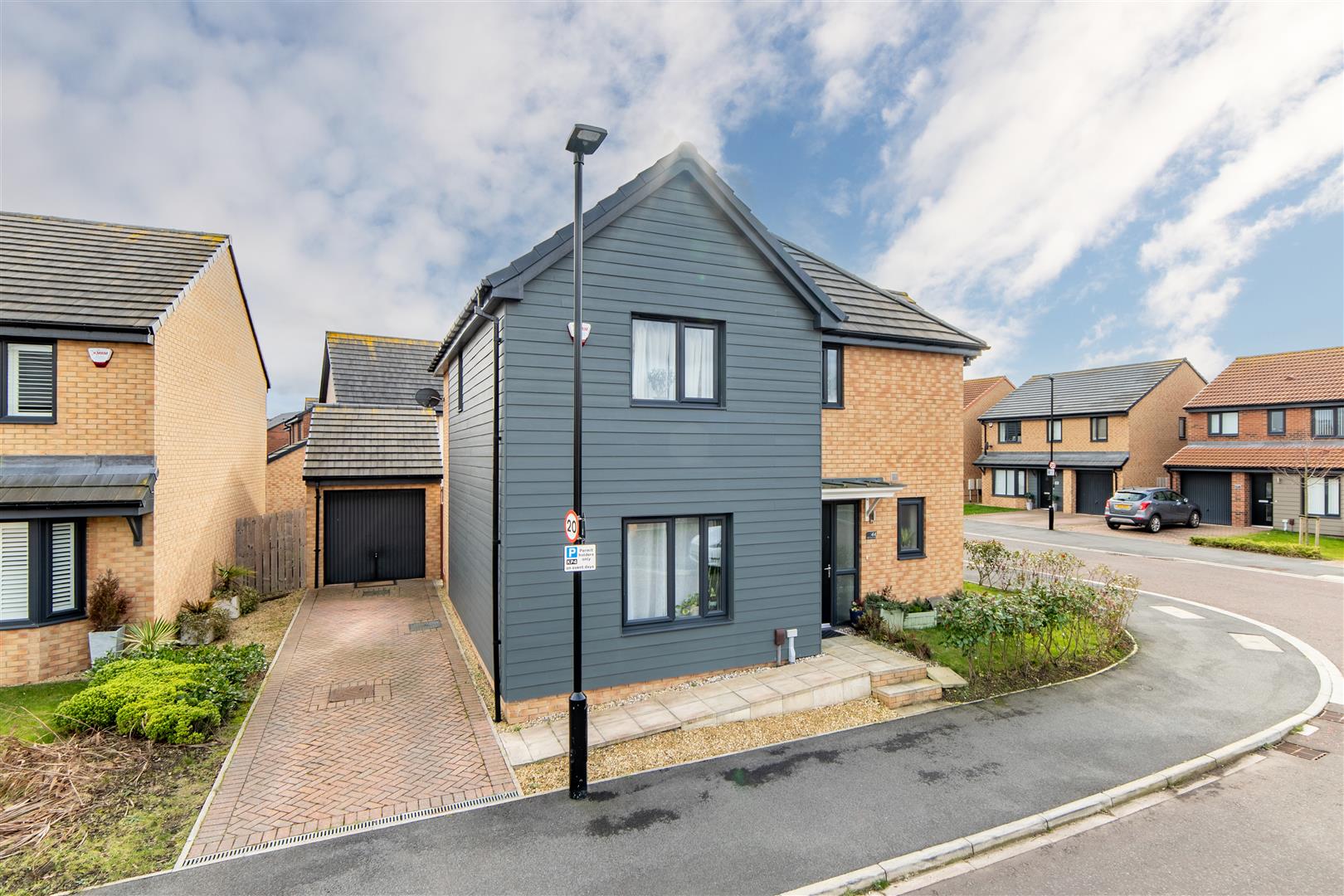 4 bedroom Detached house Under Offer