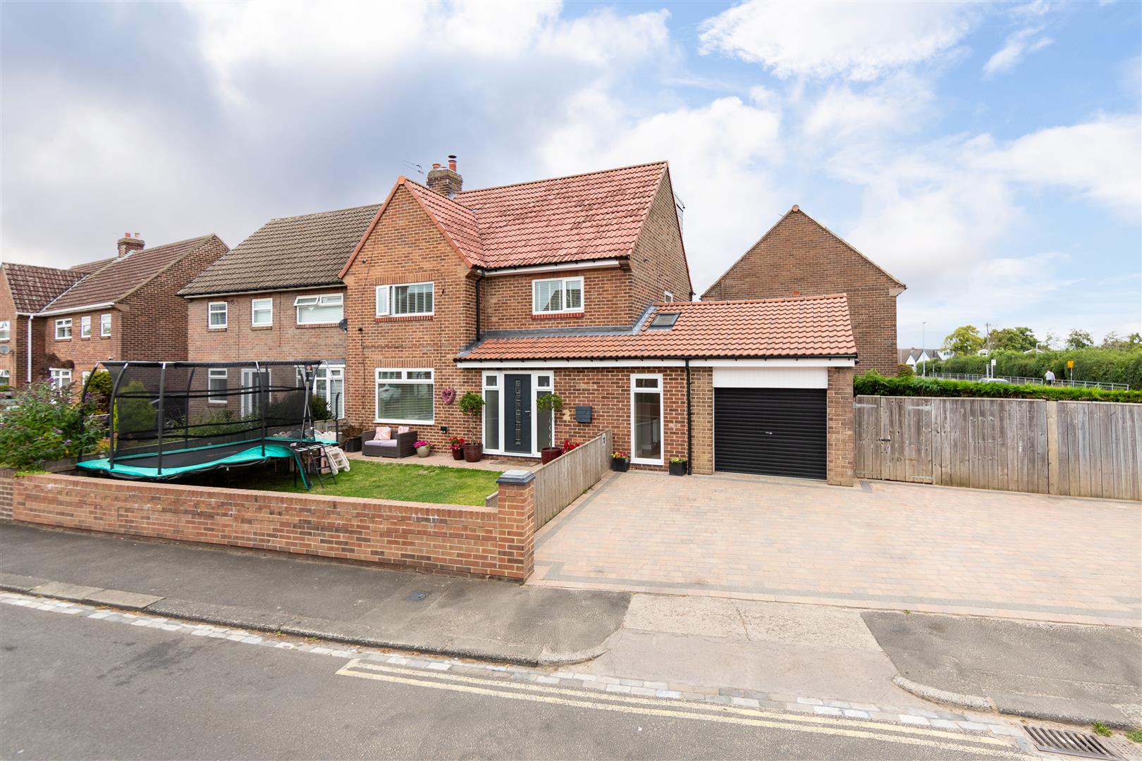 5 bedroom Semi-detached house For Sale