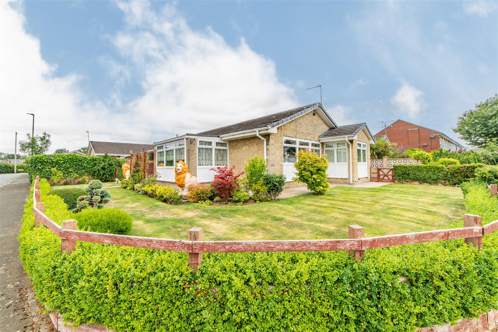 3 bedroom Detached house Under Offer