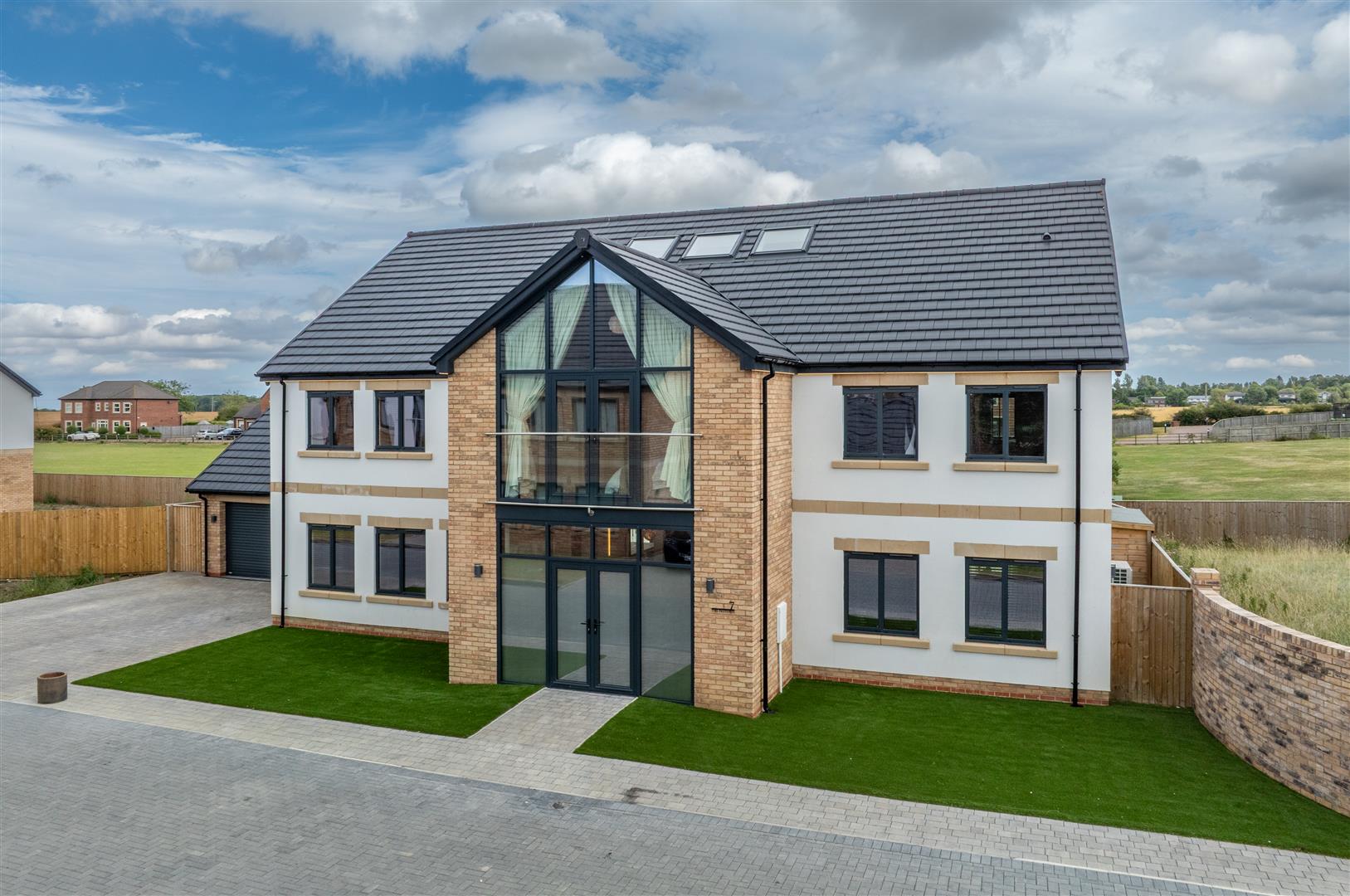 5 bedroom Detached house For Sale