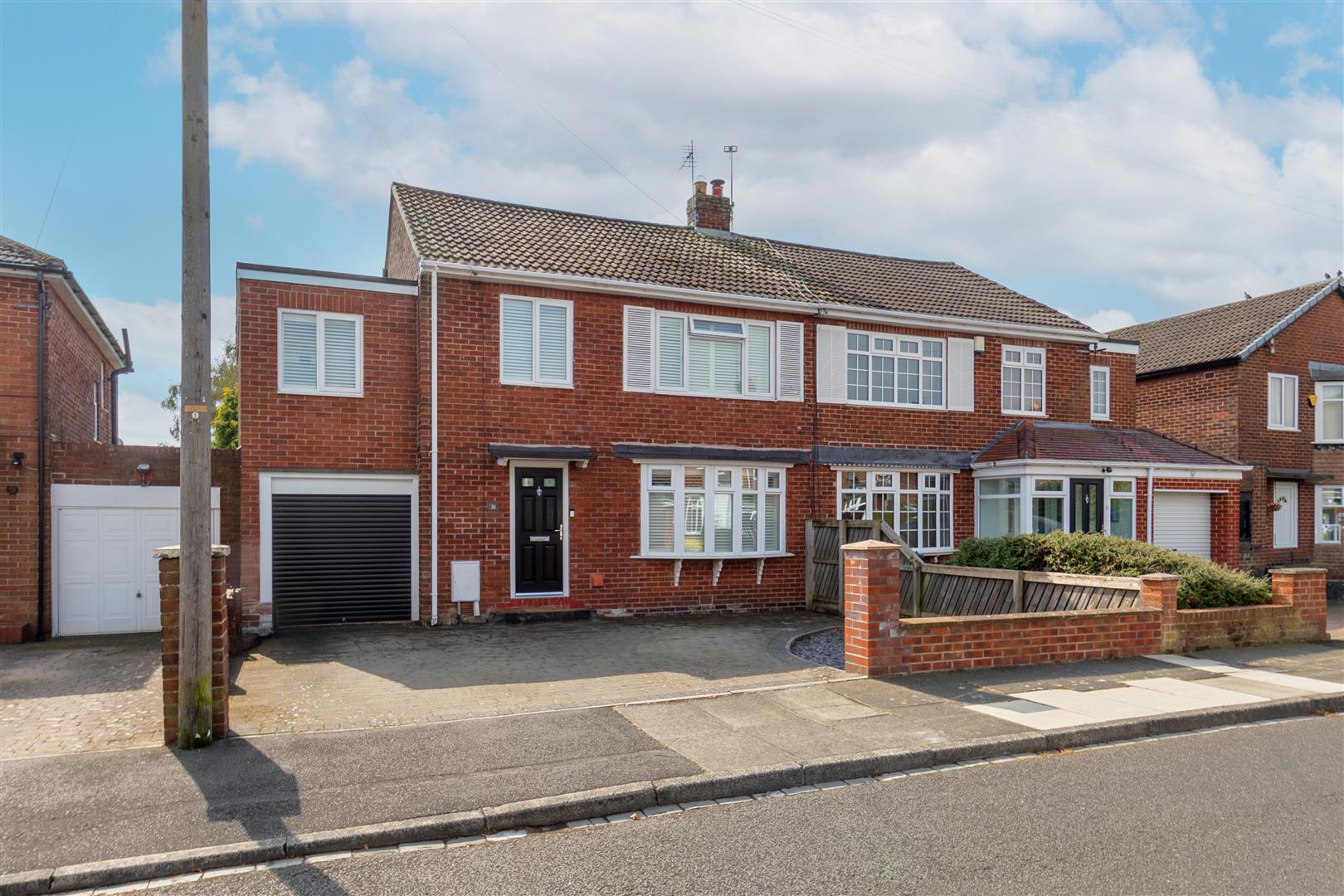 4 bedroom Semi-detached house Under Offer