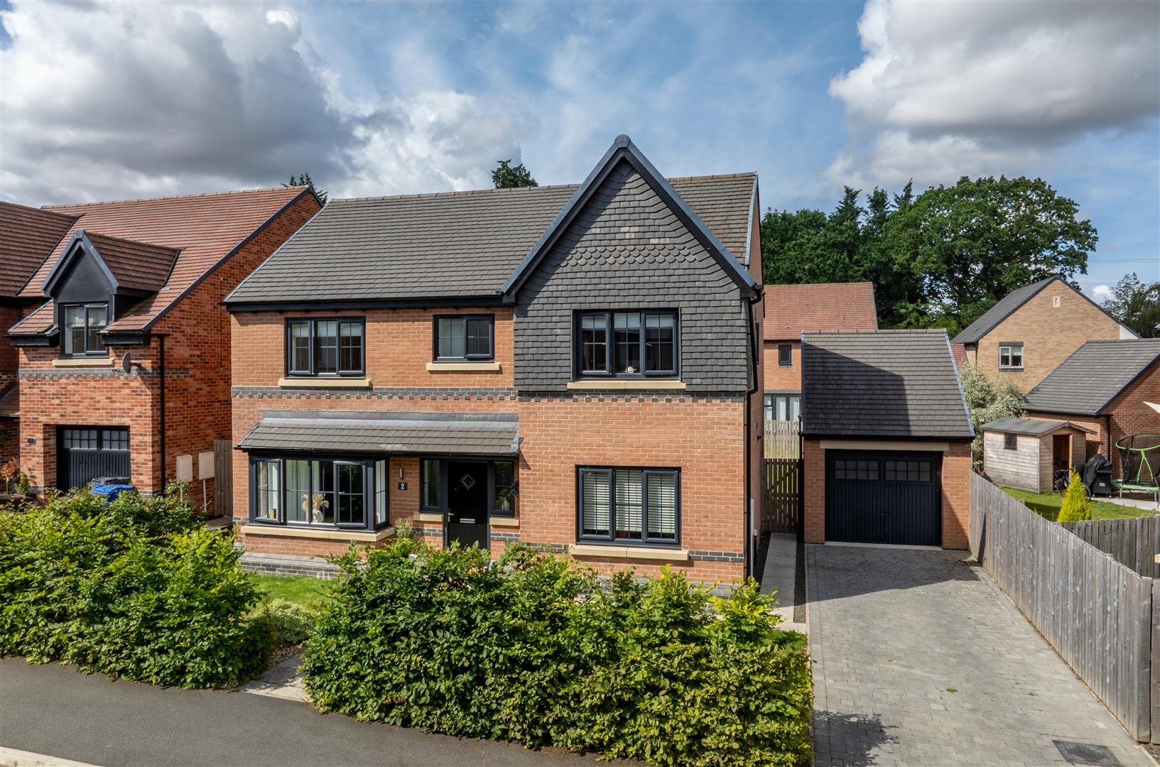 4 bedroom Detached house Under Offer