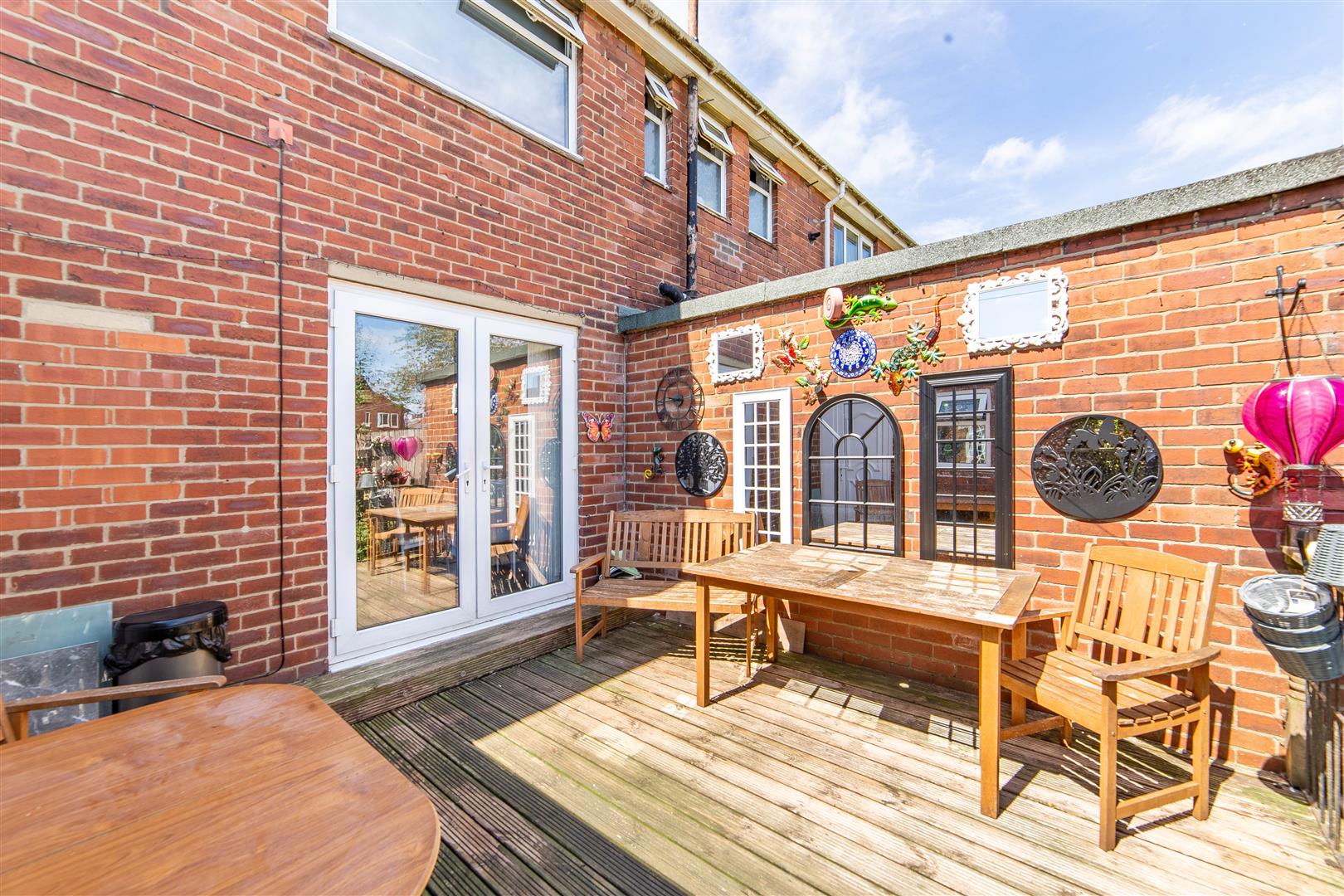 3 bedroom End of terrace house Under Offer