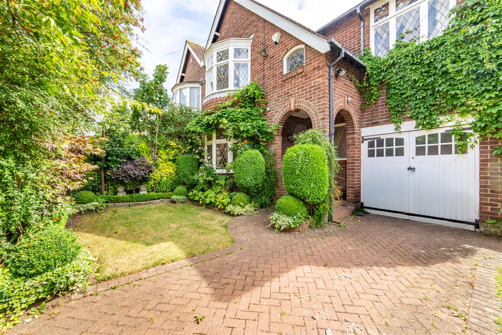 3 bedroom Detached house Under Offer